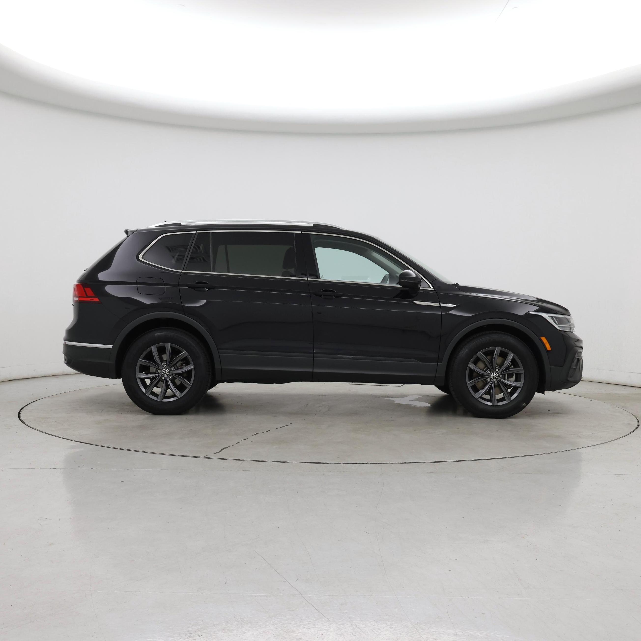 Thumbnail: 2022 Volkswagen Tiguan - 7