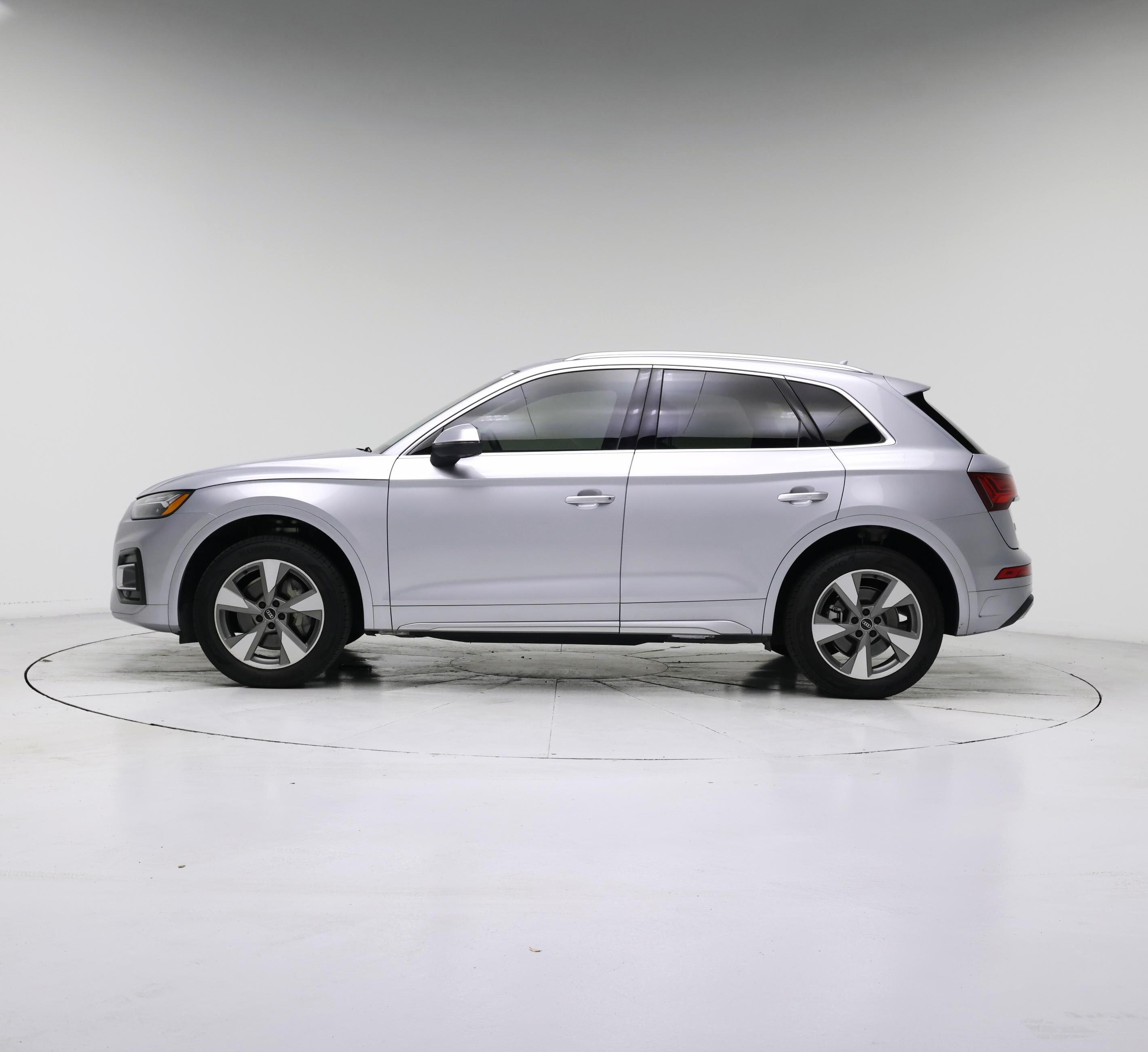 Thumbnail: 2023 Audi Q5 - 3