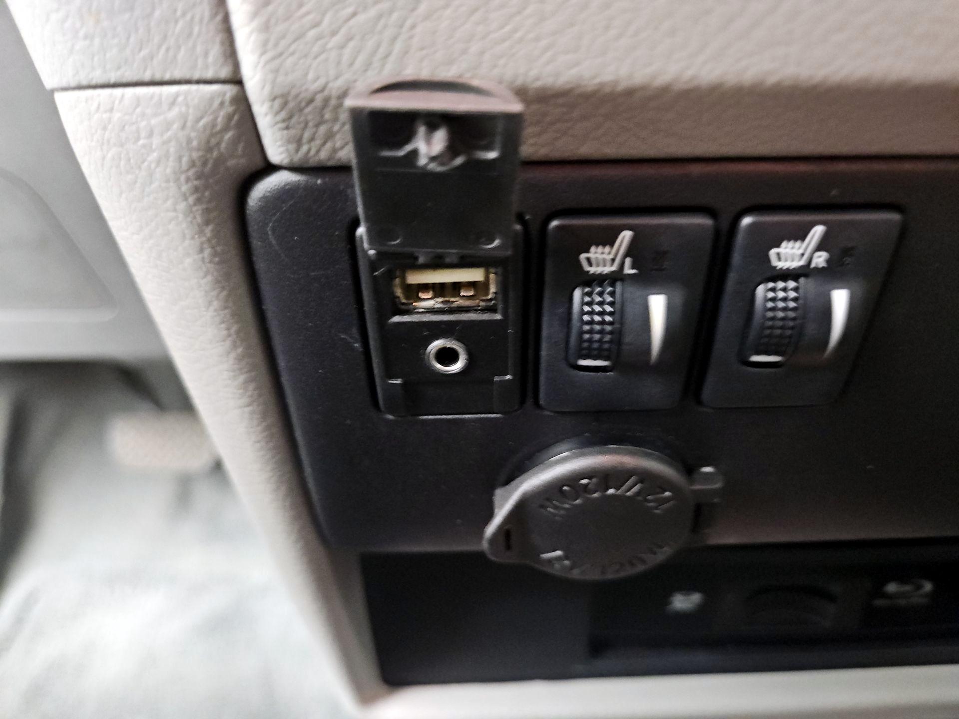 Thumbnail: 2017 Toyota Sienna - 19