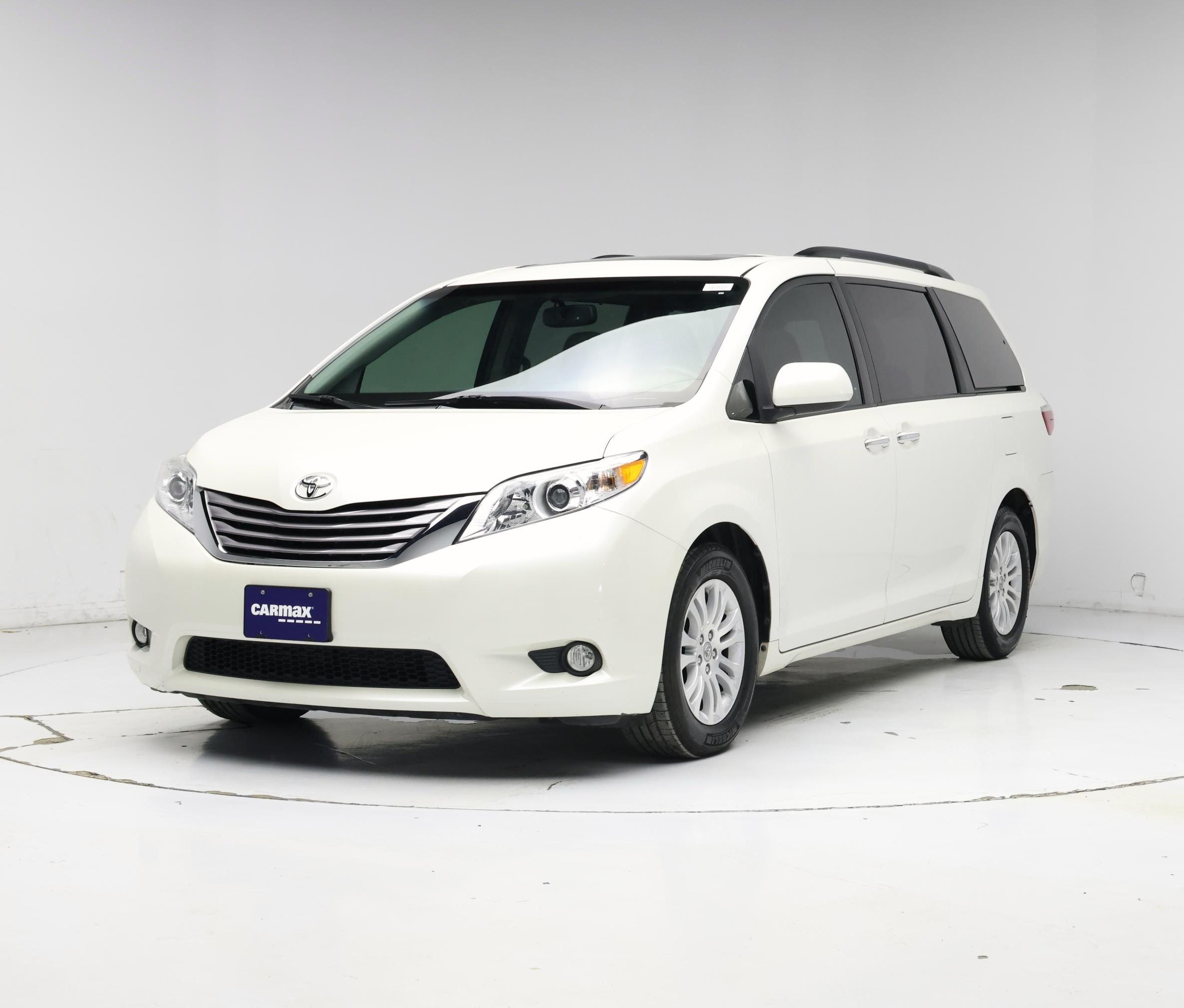 Thumbnail: 2017 Toyota Sienna - 4