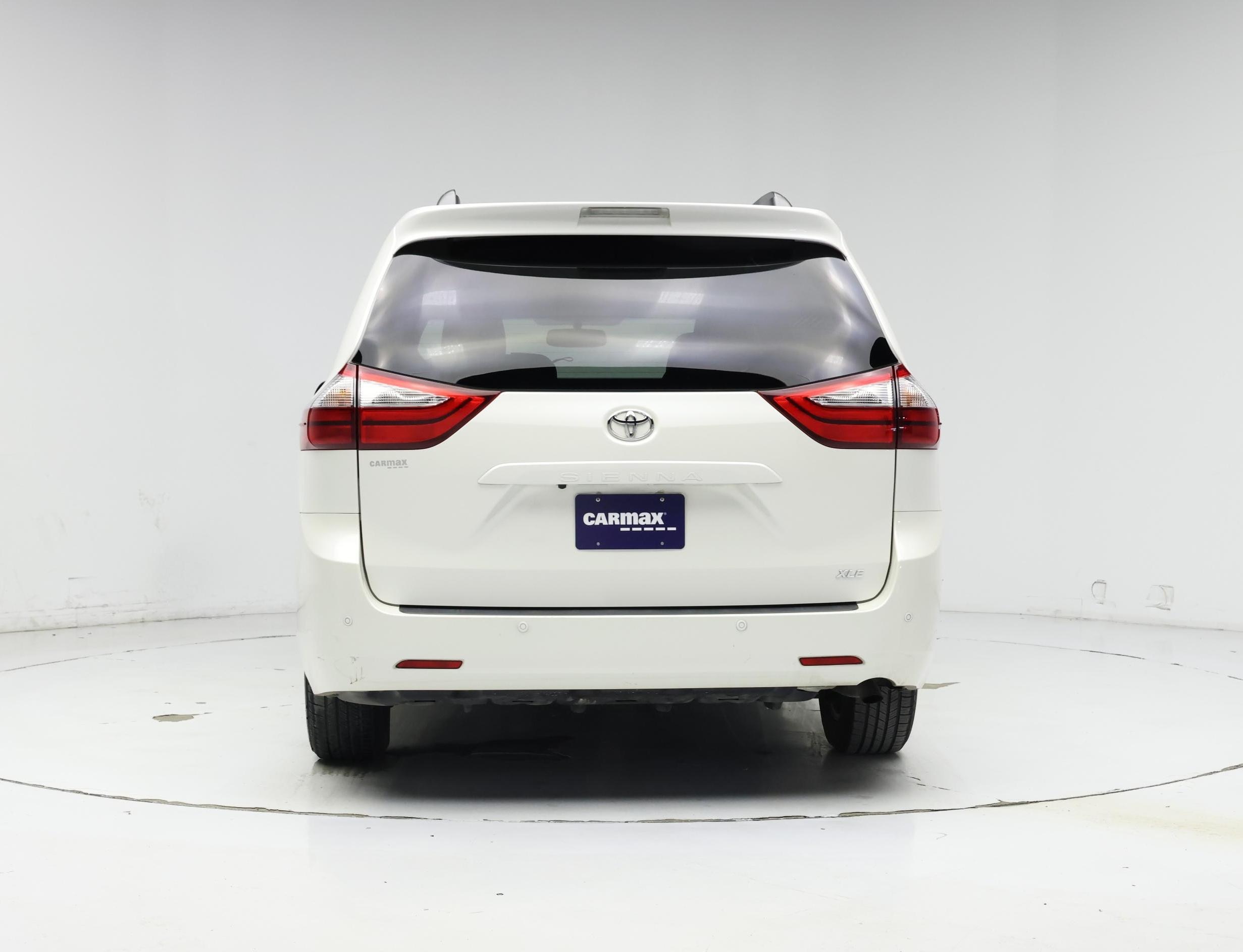 Thumbnail: 2017 Toyota Sienna - 6