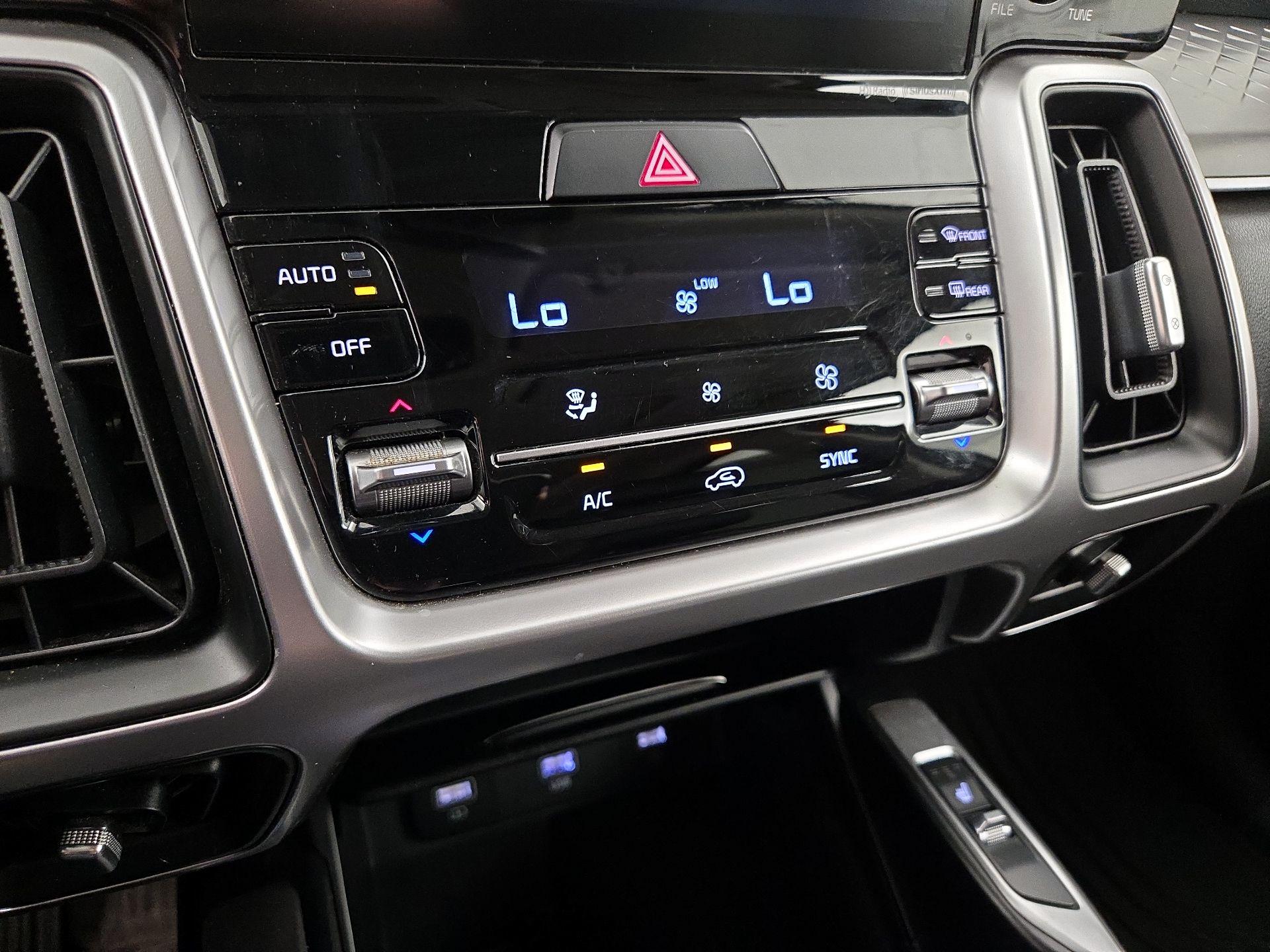 Thumbnail: 2021 Kia Sorento - 16