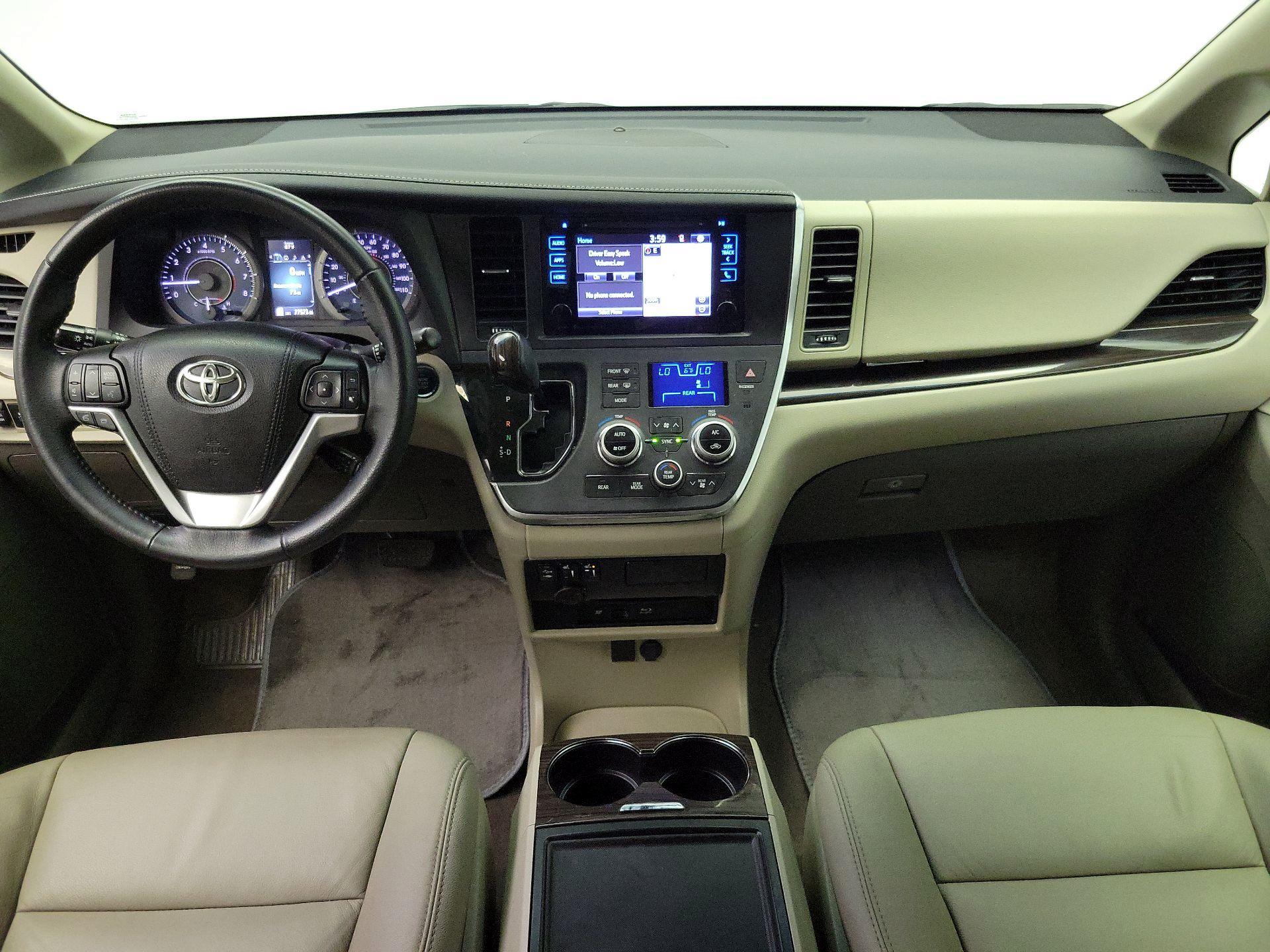 Thumbnail: 2017 Toyota Sienna - 9