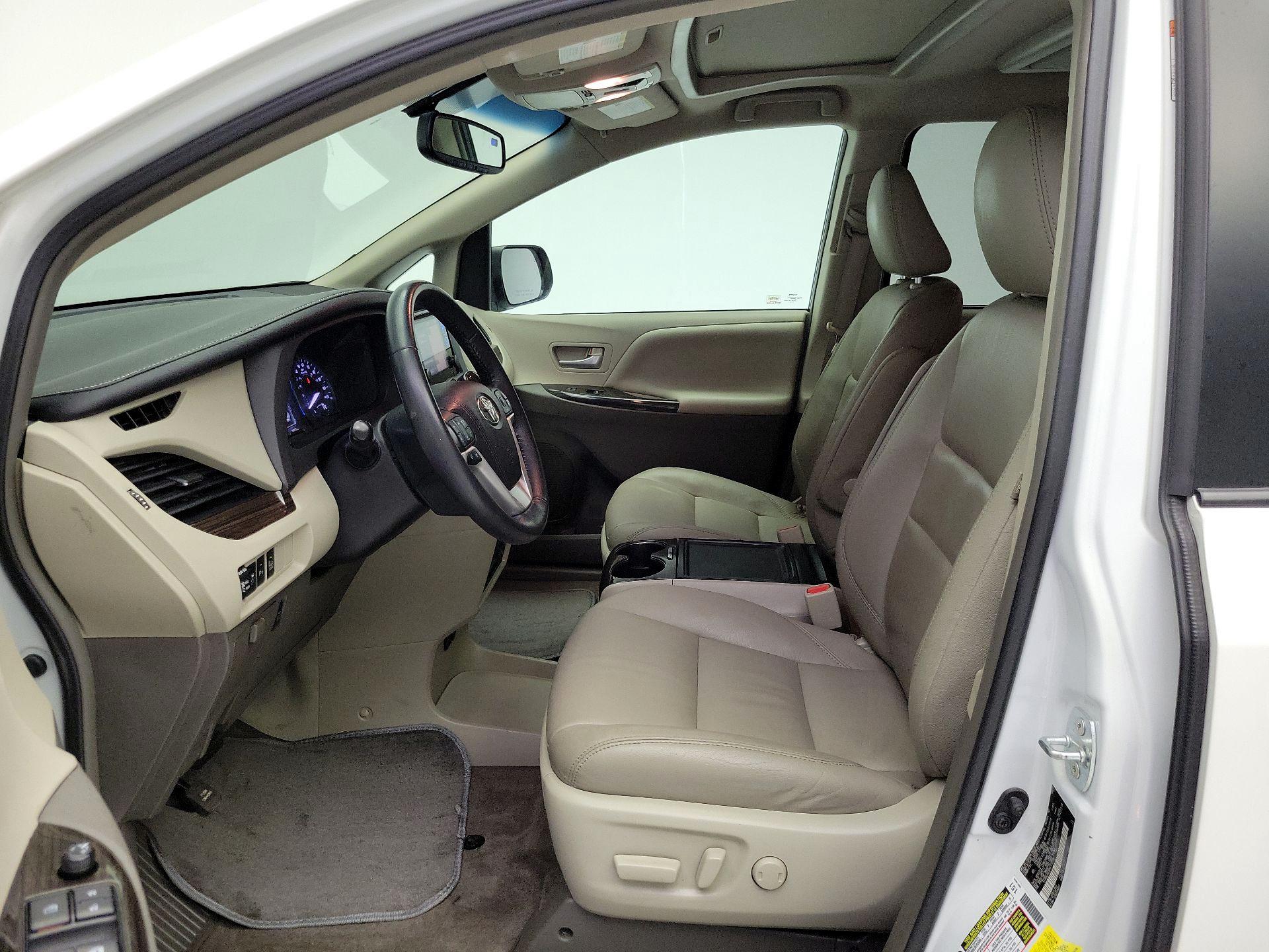 Thumbnail: 2017 Toyota Sienna - 11