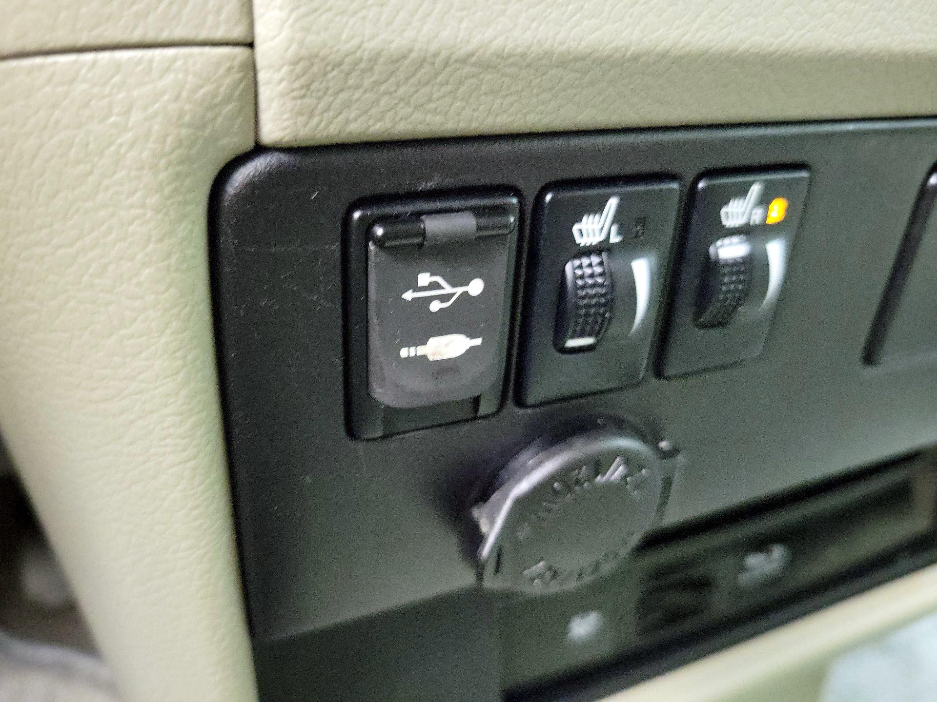 Thumbnail: 2017 Toyota Sienna - 17