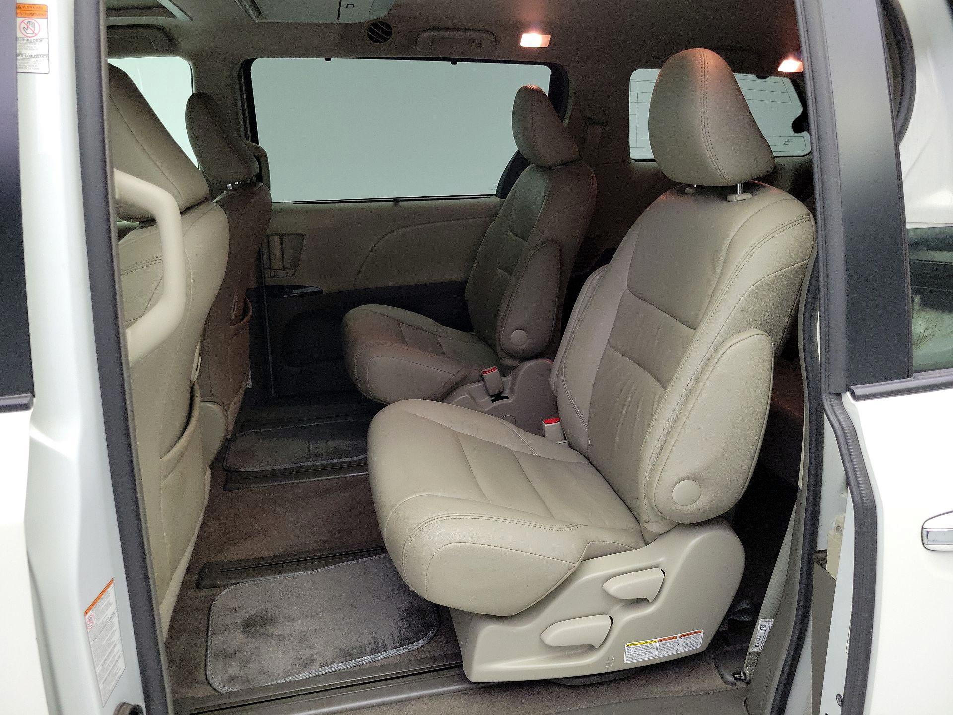 Thumbnail: 2017 Toyota Sienna - 19