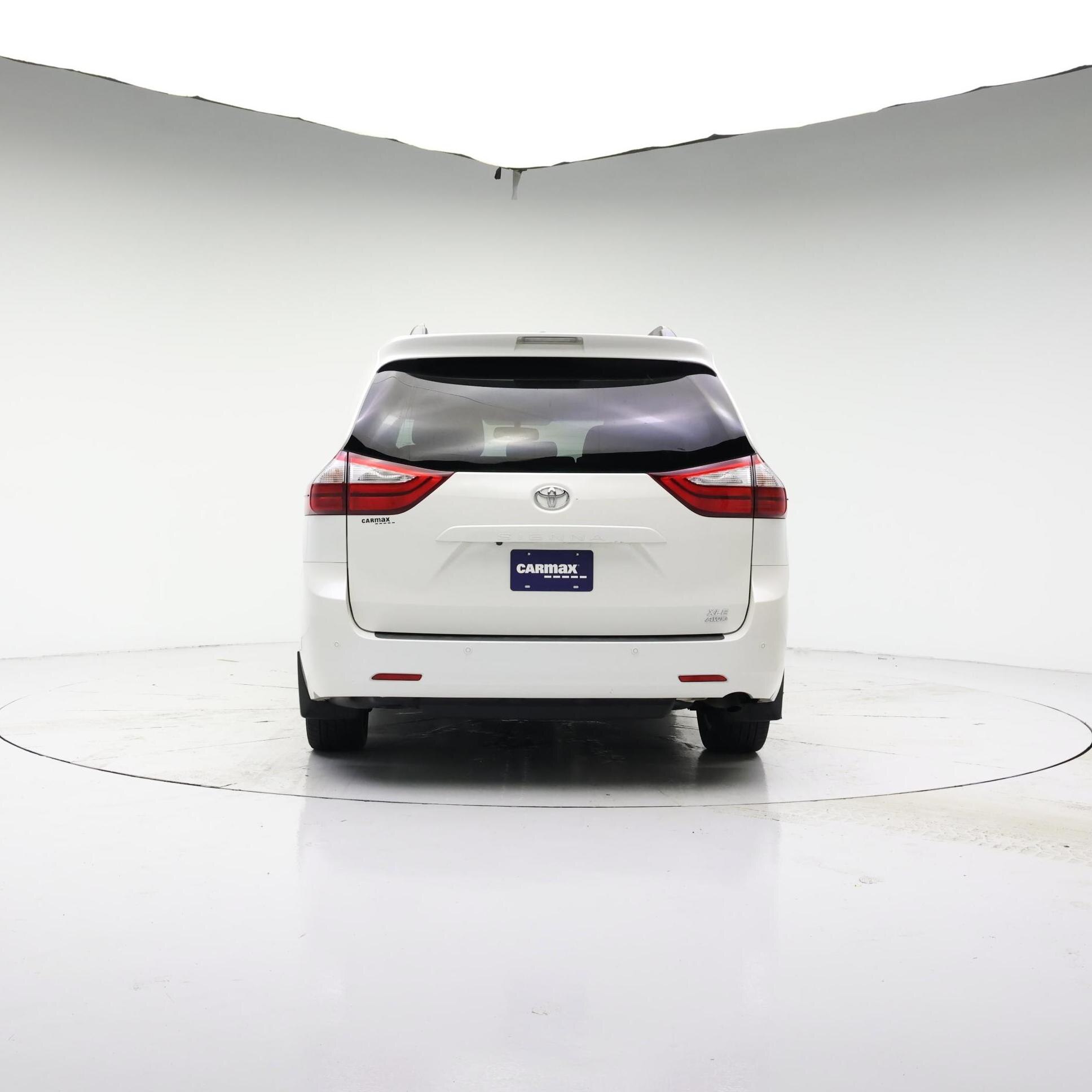 Thumbnail: 2017 Toyota Sienna - 6