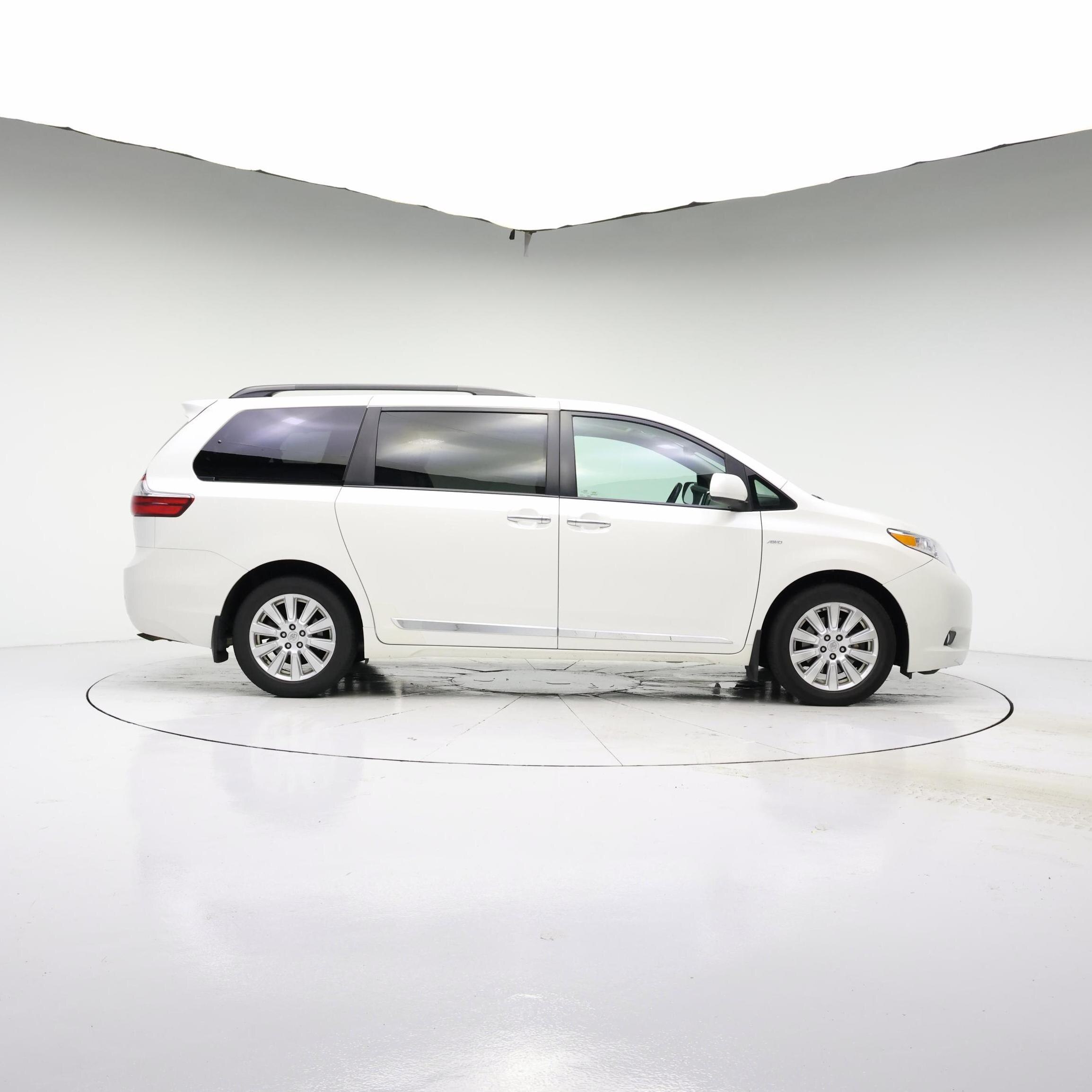 Thumbnail: 2017 Toyota Sienna - 7