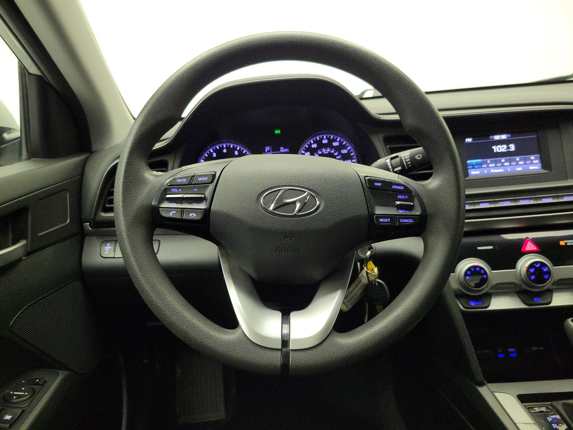 Thumbnail: 2019 Hyundai Elantra - 10