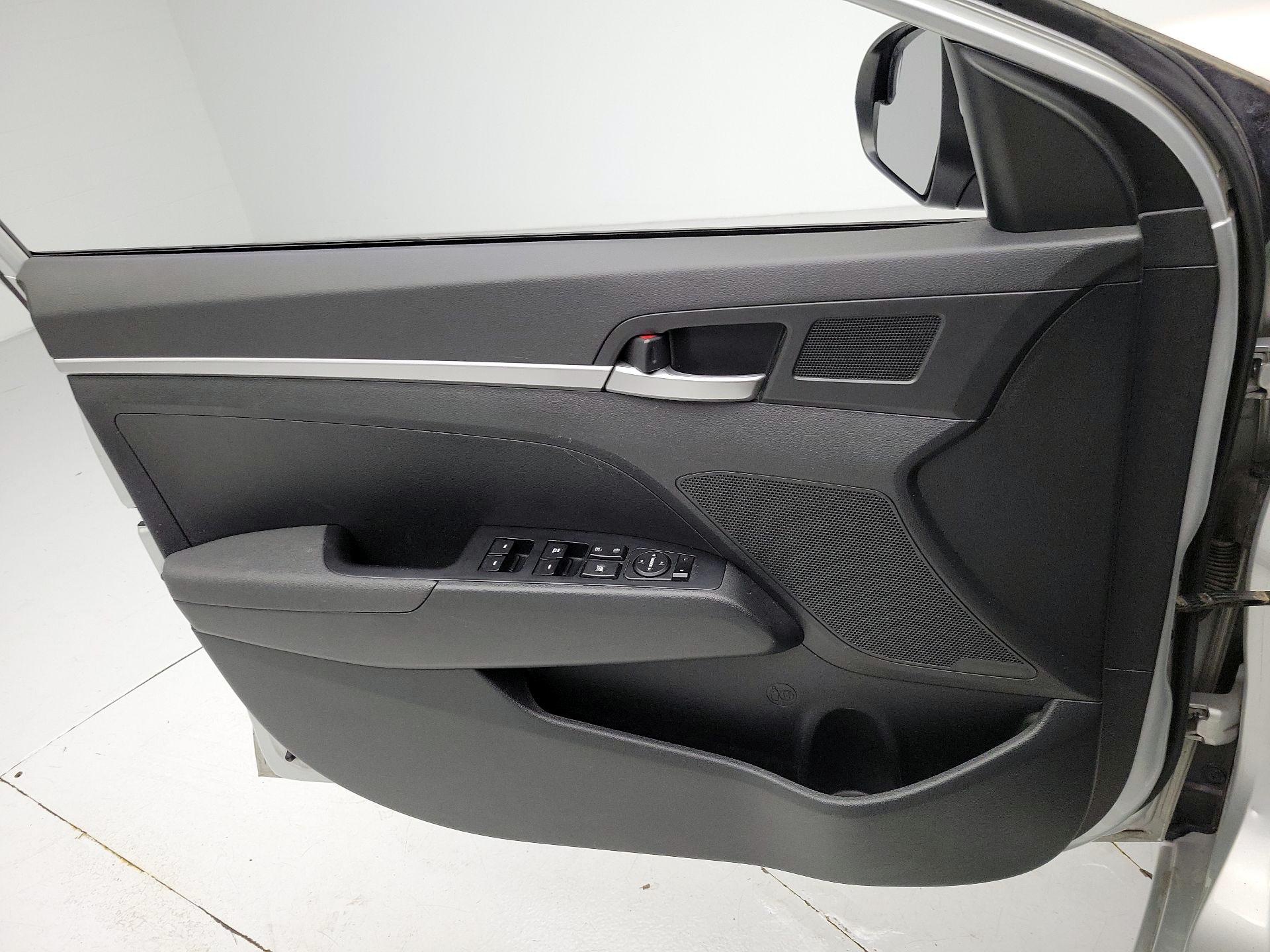Thumbnail: 2019 Hyundai Elantra - 12