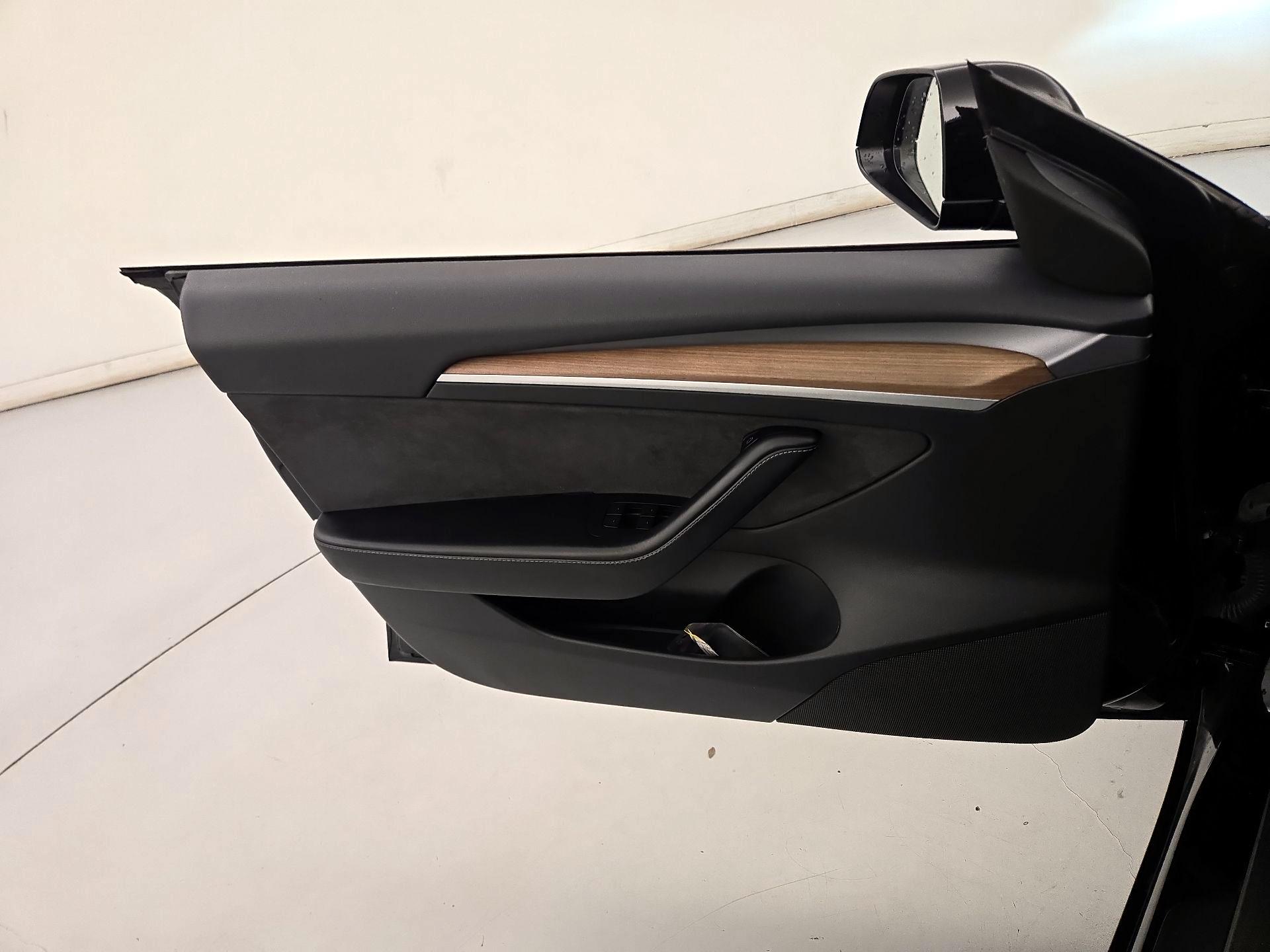 Thumbnail: 2023 Tesla Model 3 - 12