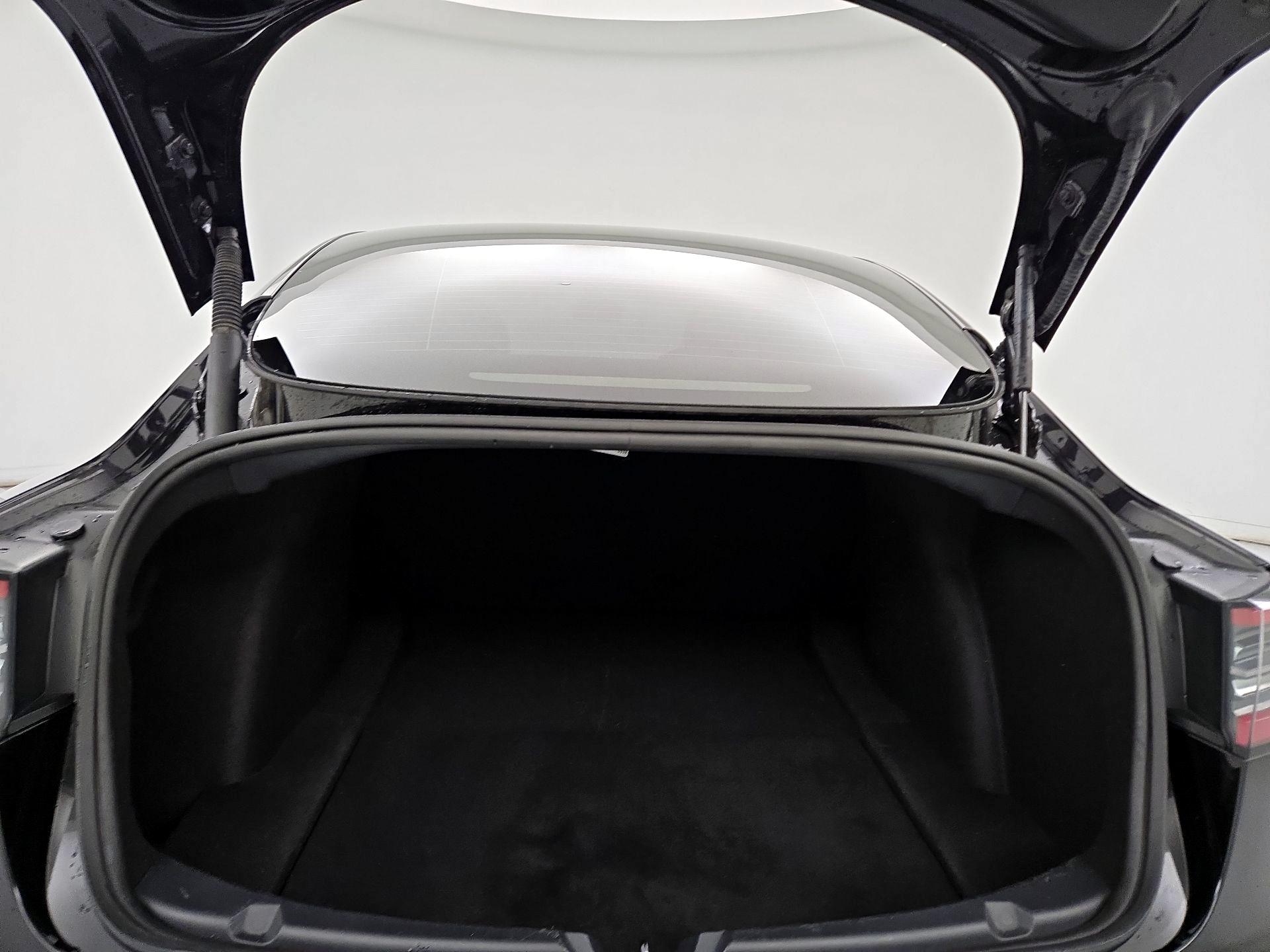 Thumbnail: 2023 Tesla Model 3 - 19