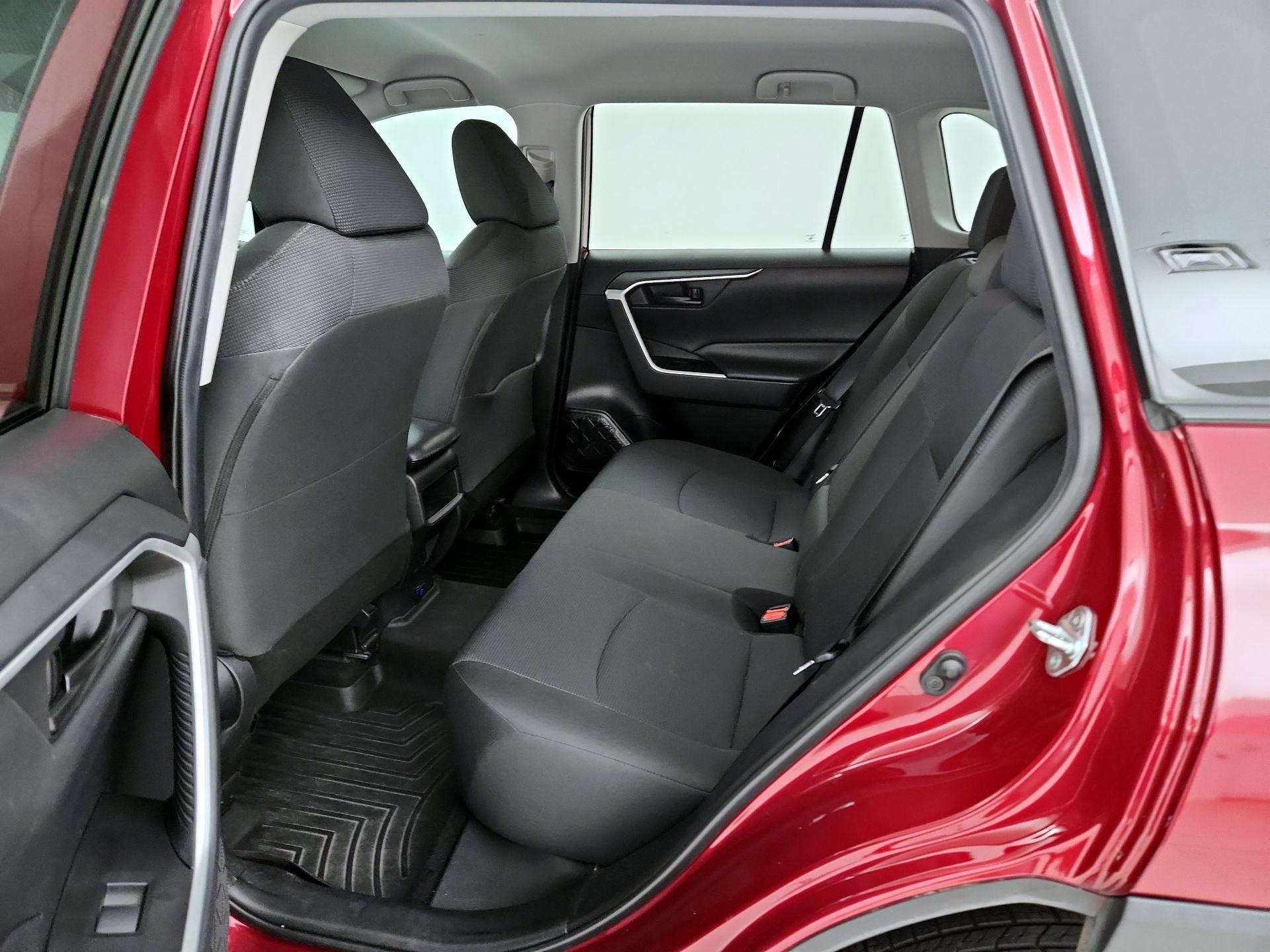 Thumbnail: 2020 Toyota RAV4 - 17