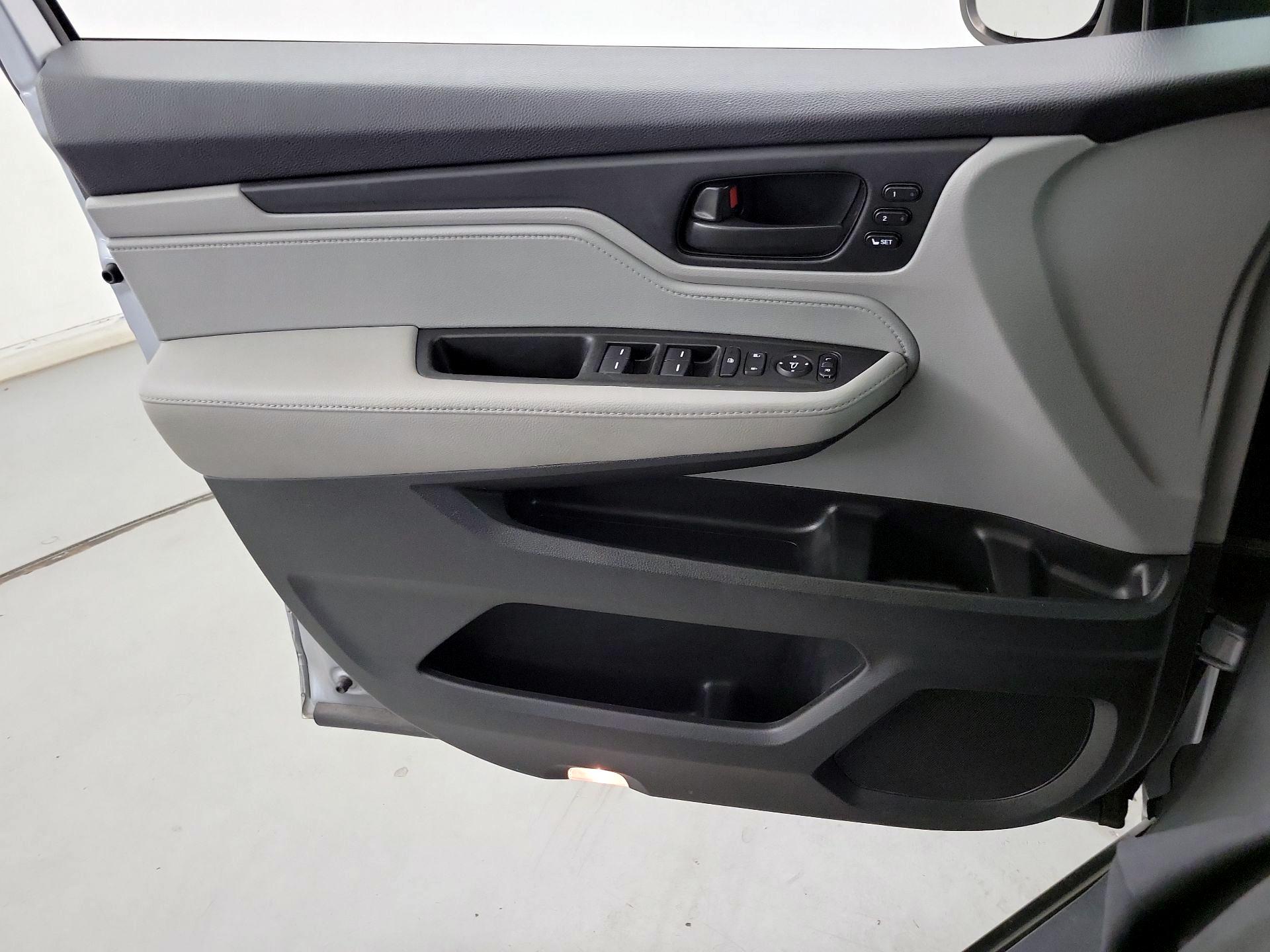 Thumbnail: 2018 Honda Odyssey - 12