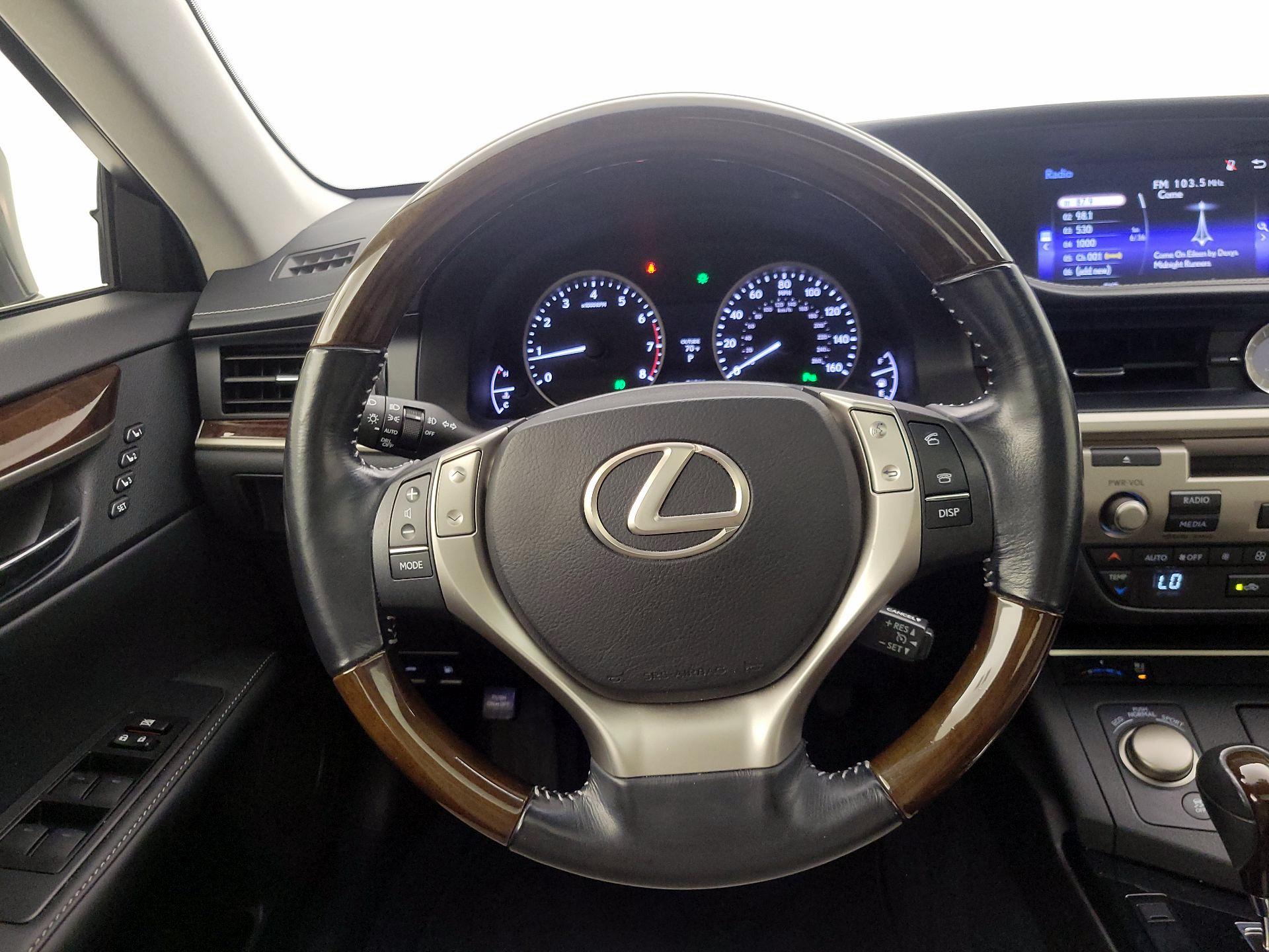 Thumbnail: 2015 Lexus ES - 10