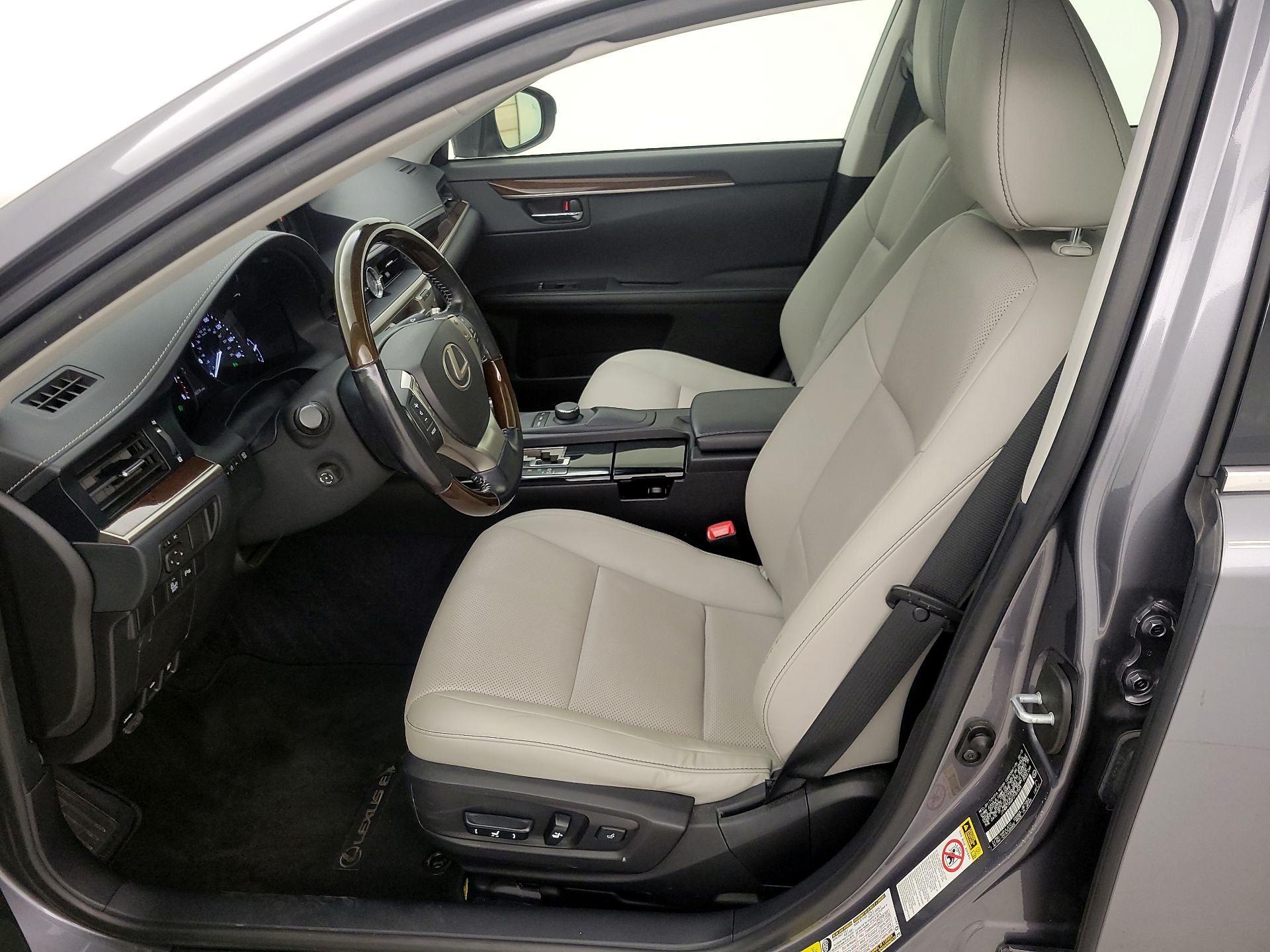 Thumbnail: 2015 Lexus ES - 11