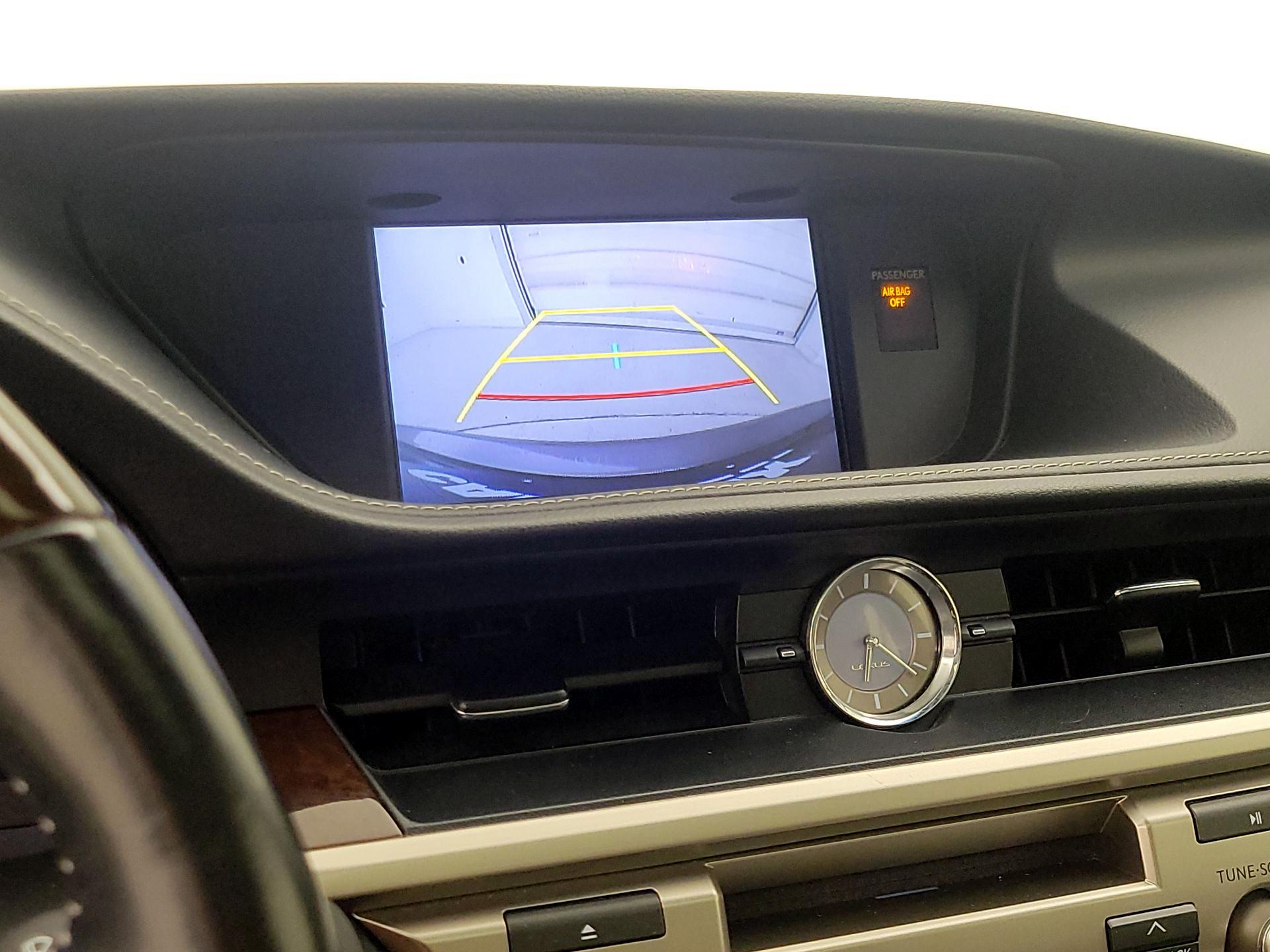 Thumbnail: 2015 Lexus ES - 14