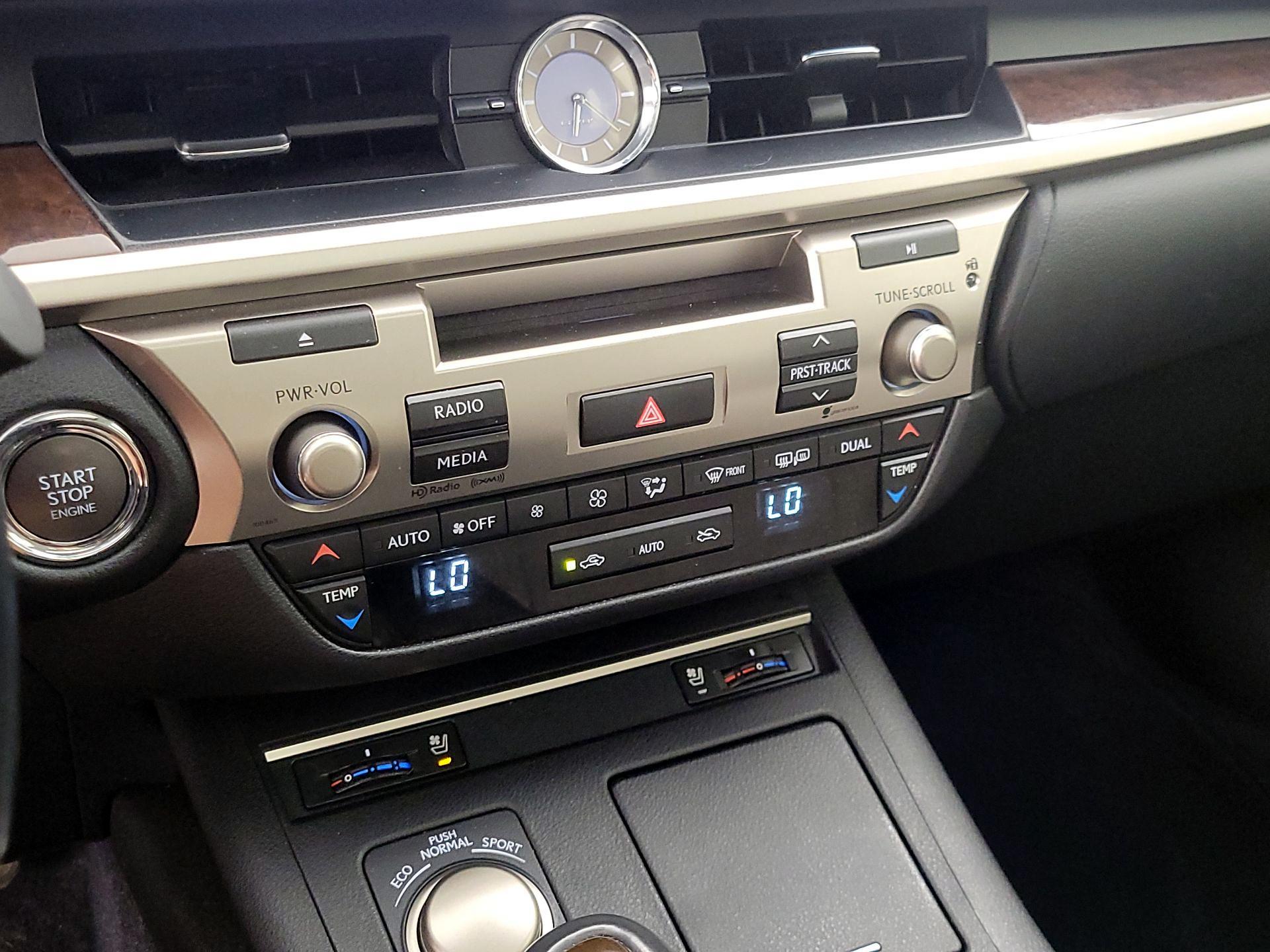 Thumbnail: 2015 Lexus ES - 16