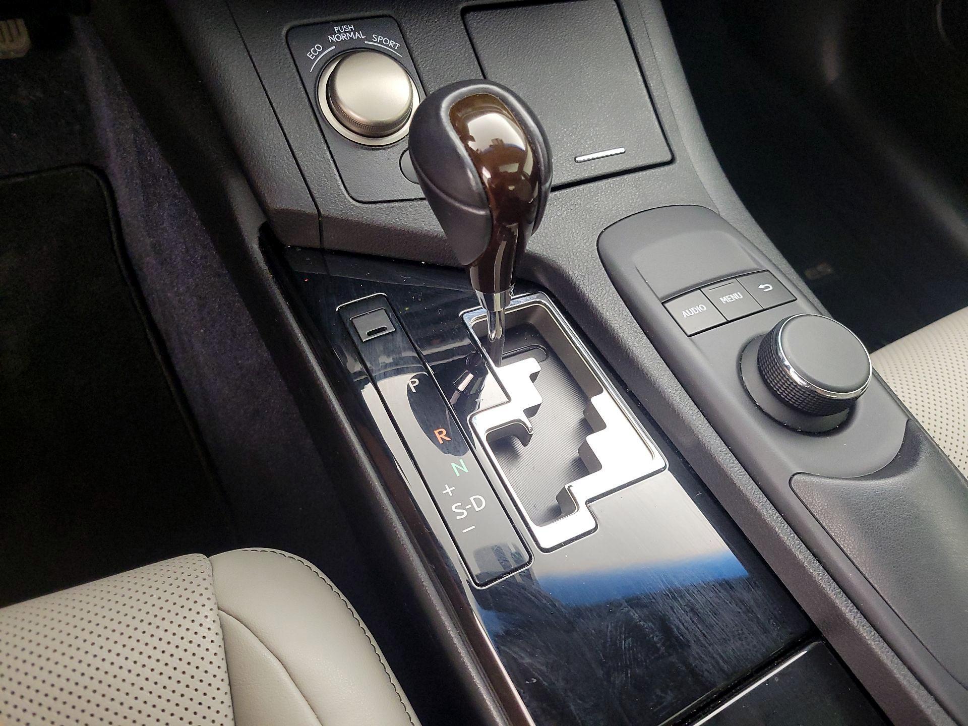 Thumbnail: 2015 Lexus ES - 17
