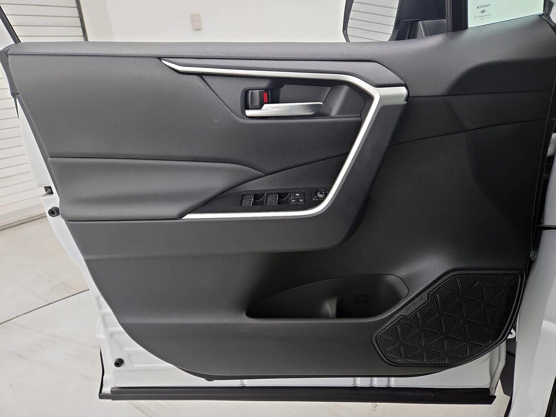 Thumbnail: 2025 Toyota RAV4 - 12