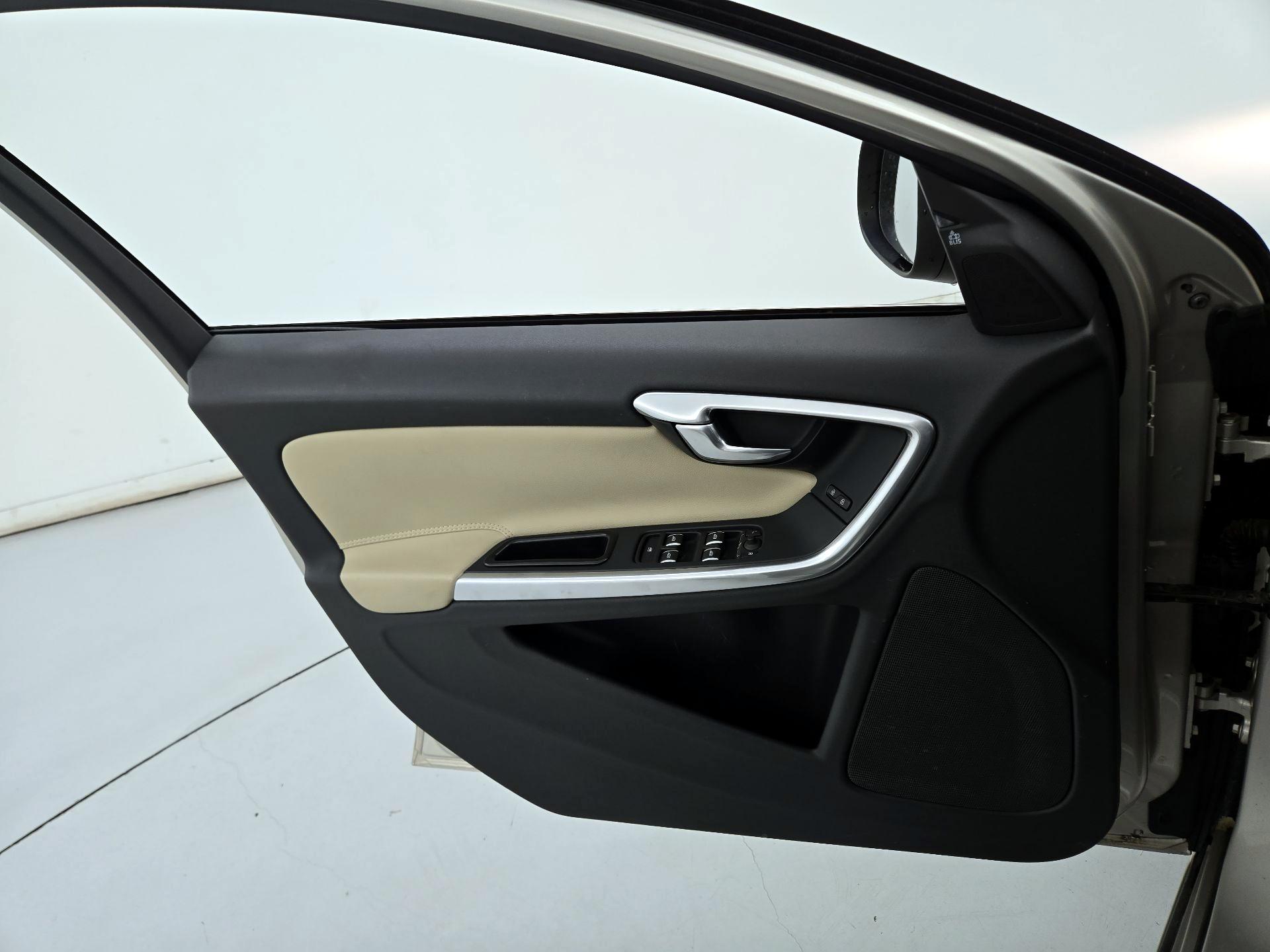 Thumbnail: 2018 Volvo S60 - 12