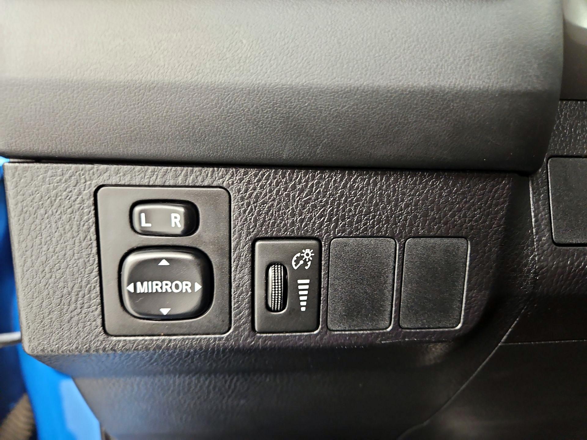 Thumbnail: 2016 Toyota RAV4 - 13