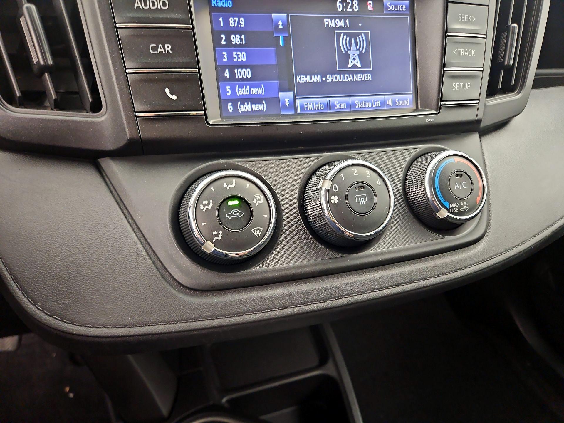 Thumbnail: 2016 Toyota RAV4 - 16