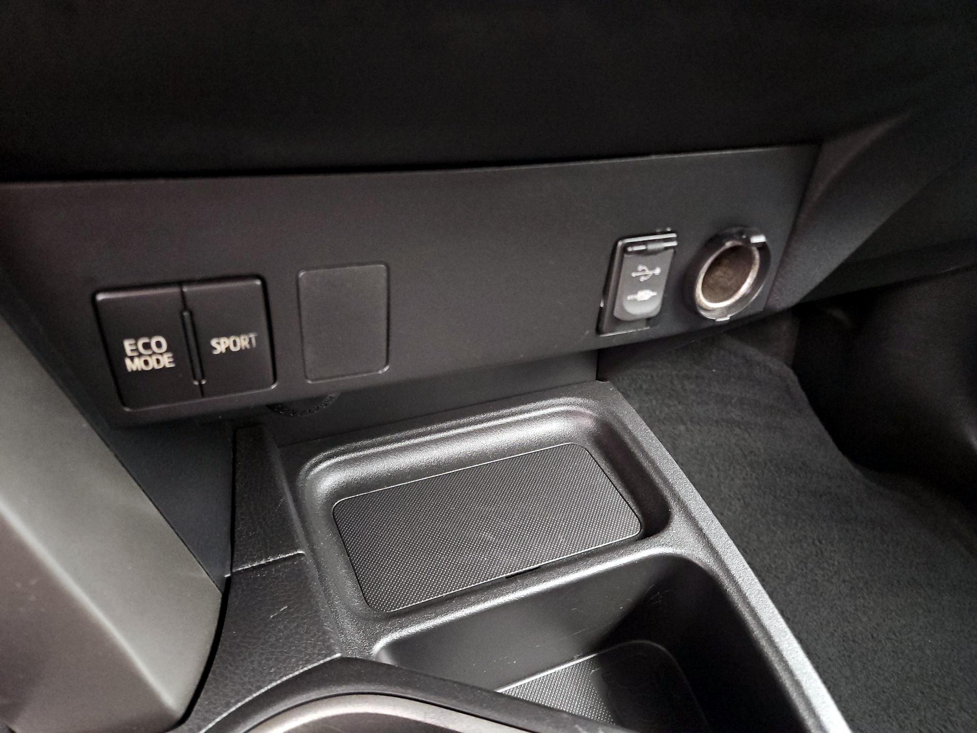Thumbnail: 2016 Toyota RAV4 - 18