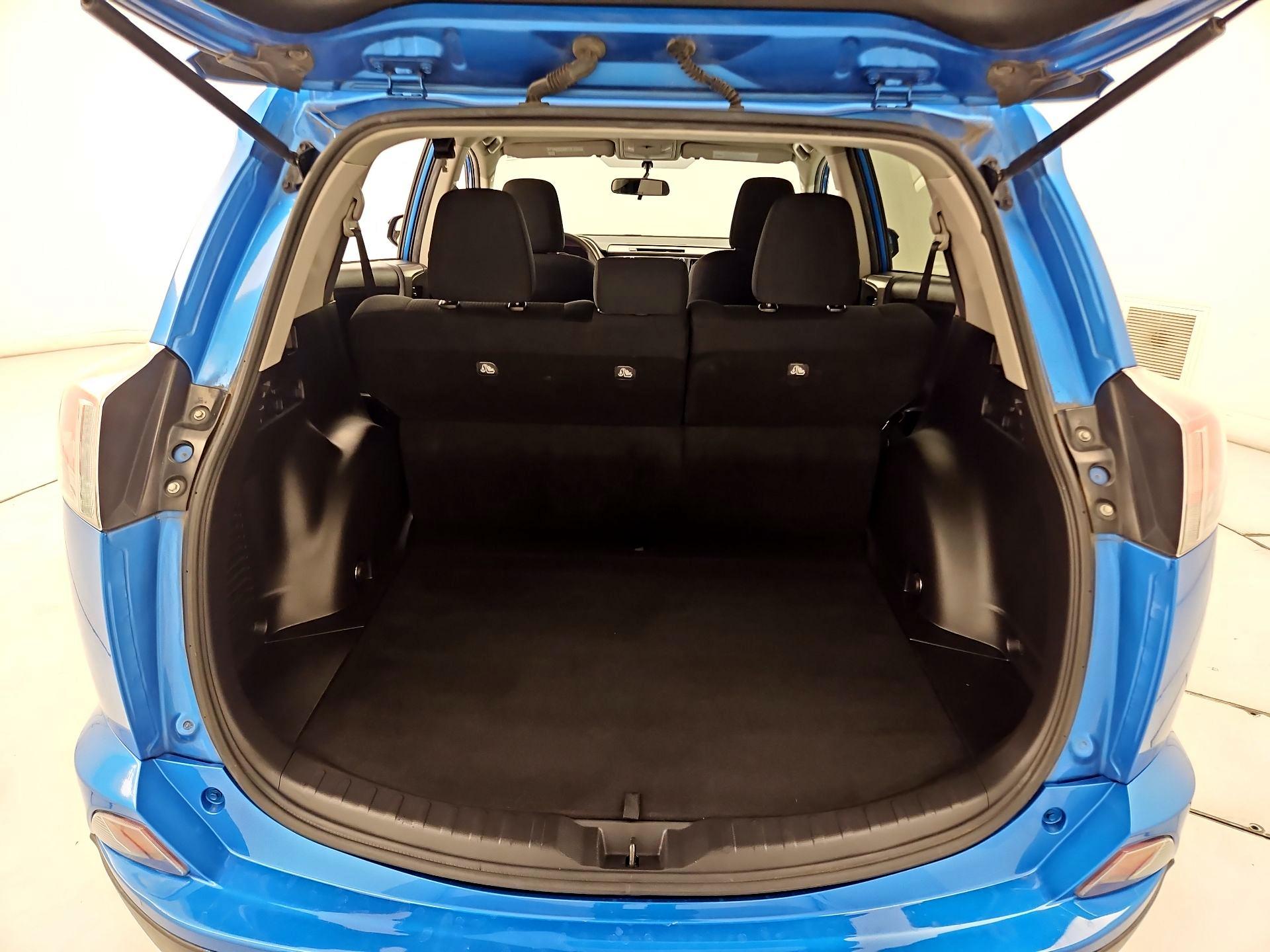 Thumbnail: 2016 Toyota RAV4 - 20