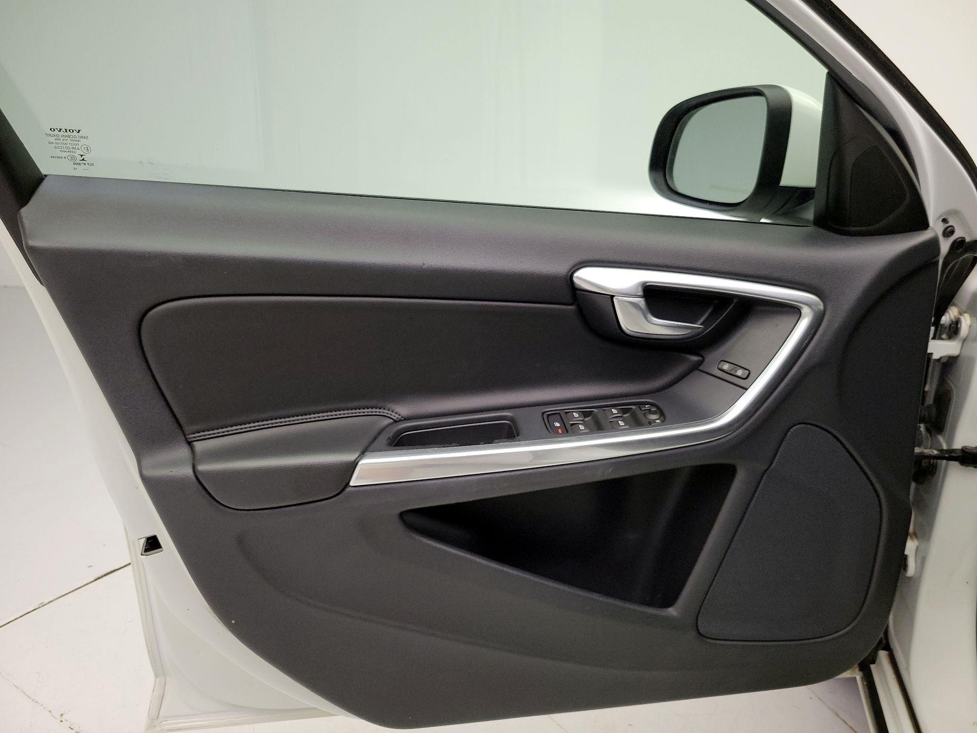 Thumbnail: 2017 Volvo S60 - 12
