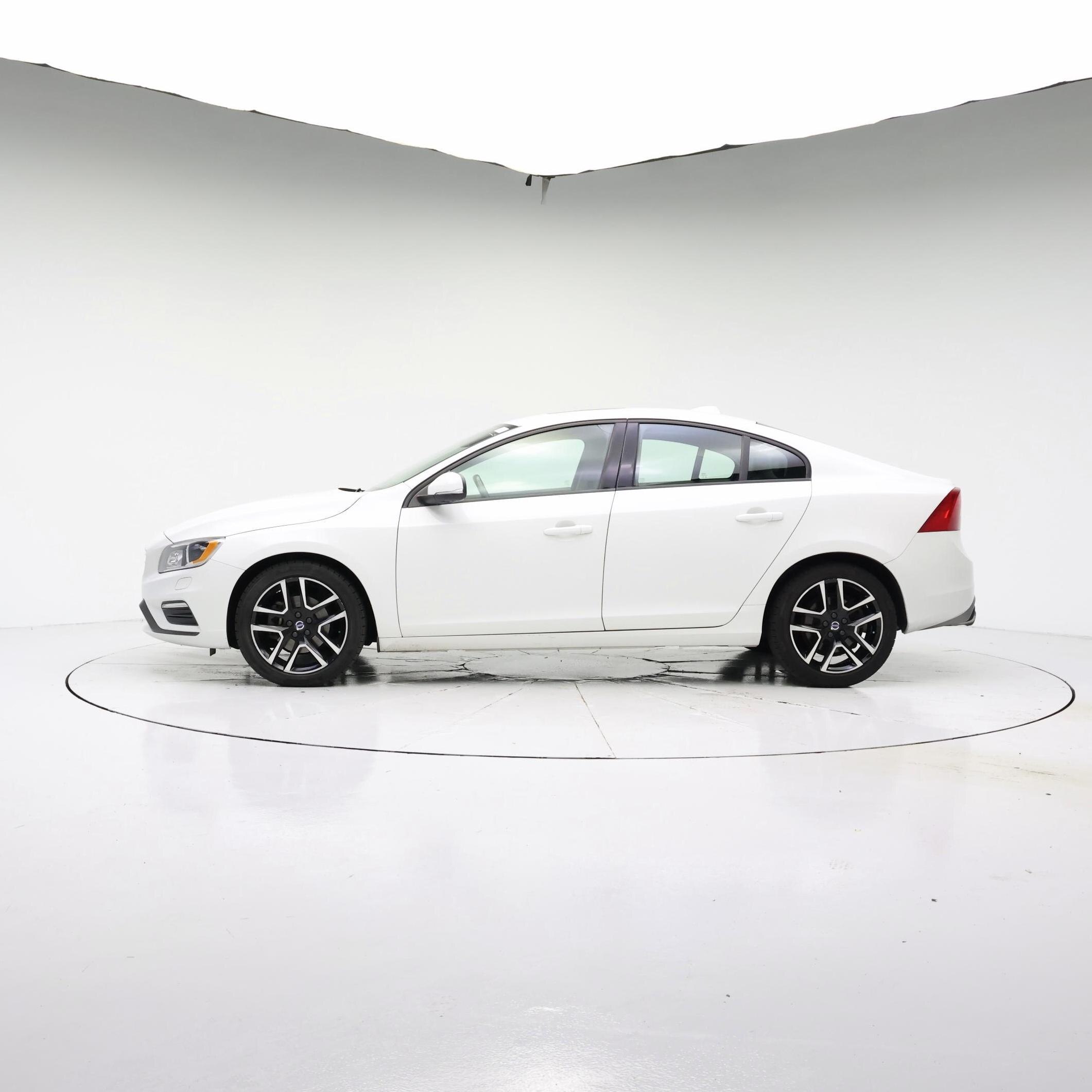 Thumbnail: 2017 Volvo S60 - 3