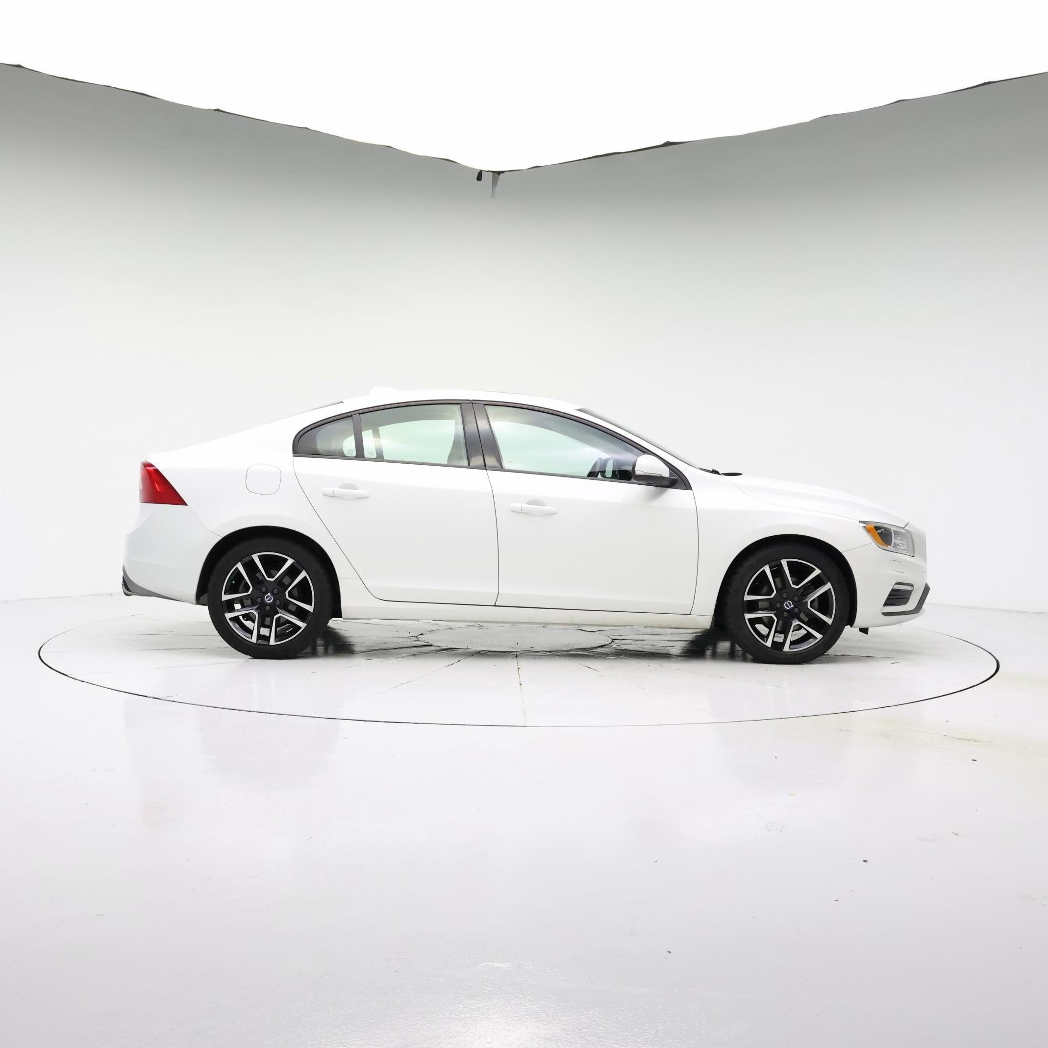 Thumbnail: 2017 Volvo S60 - 7