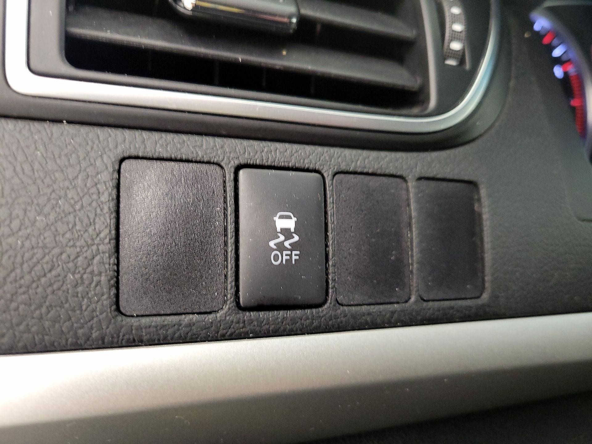 Thumbnail: 2015 Toyota Camry - 13