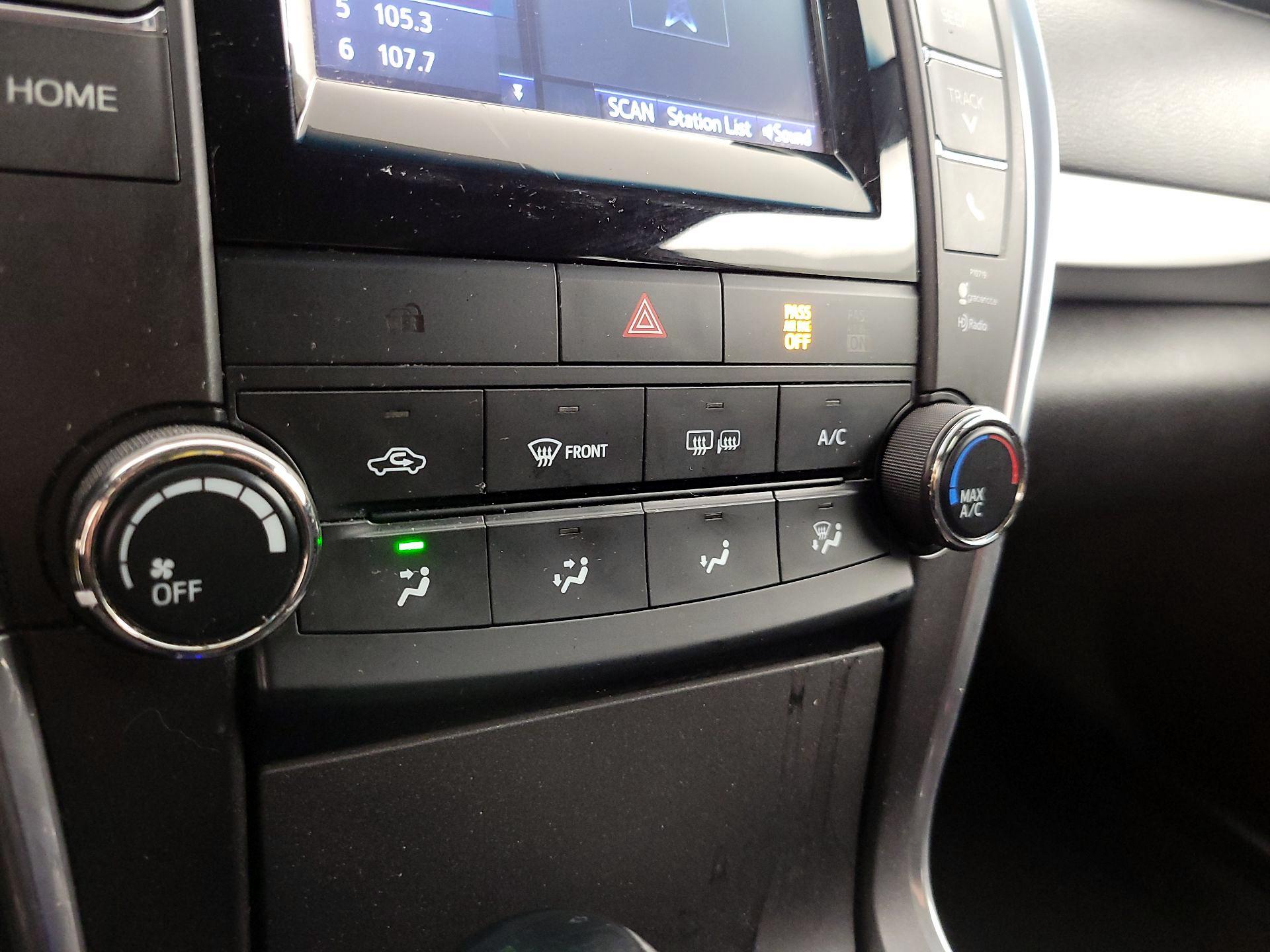 Thumbnail: 2015 Toyota Camry - 16