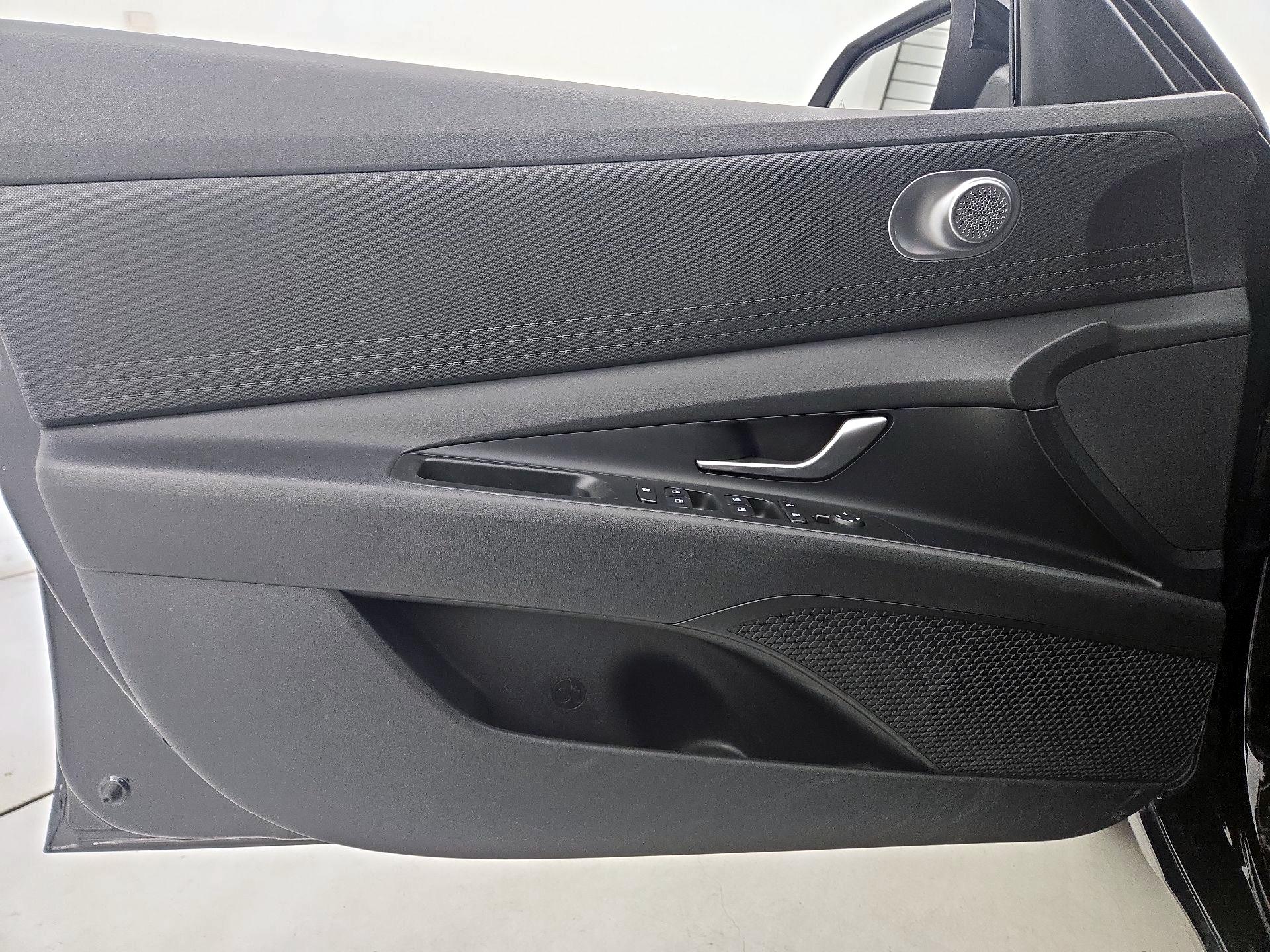 Thumbnail: 2021 Hyundai Elantra - 12