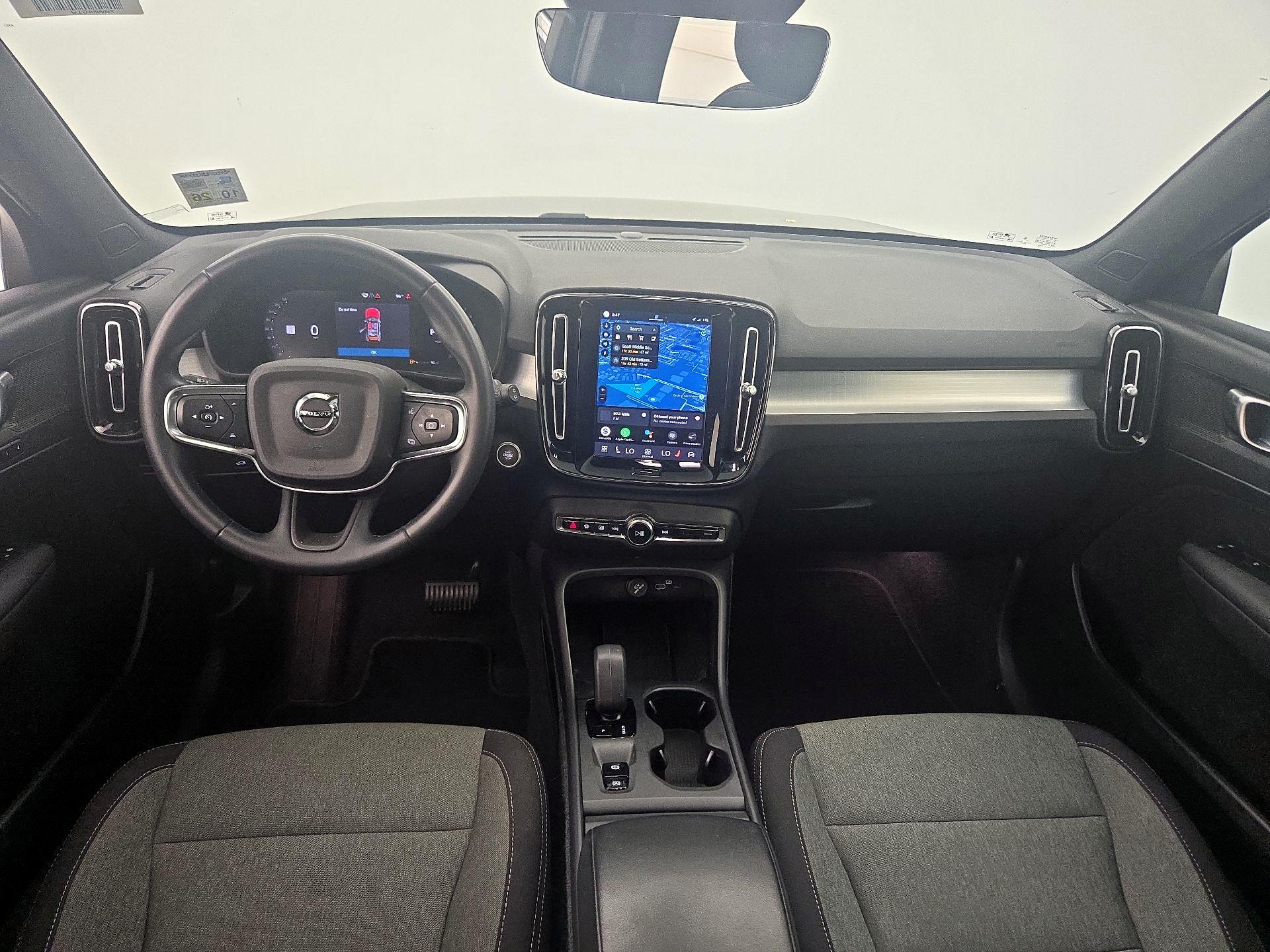 Thumbnail: 2025 Volvo XC40 - 9