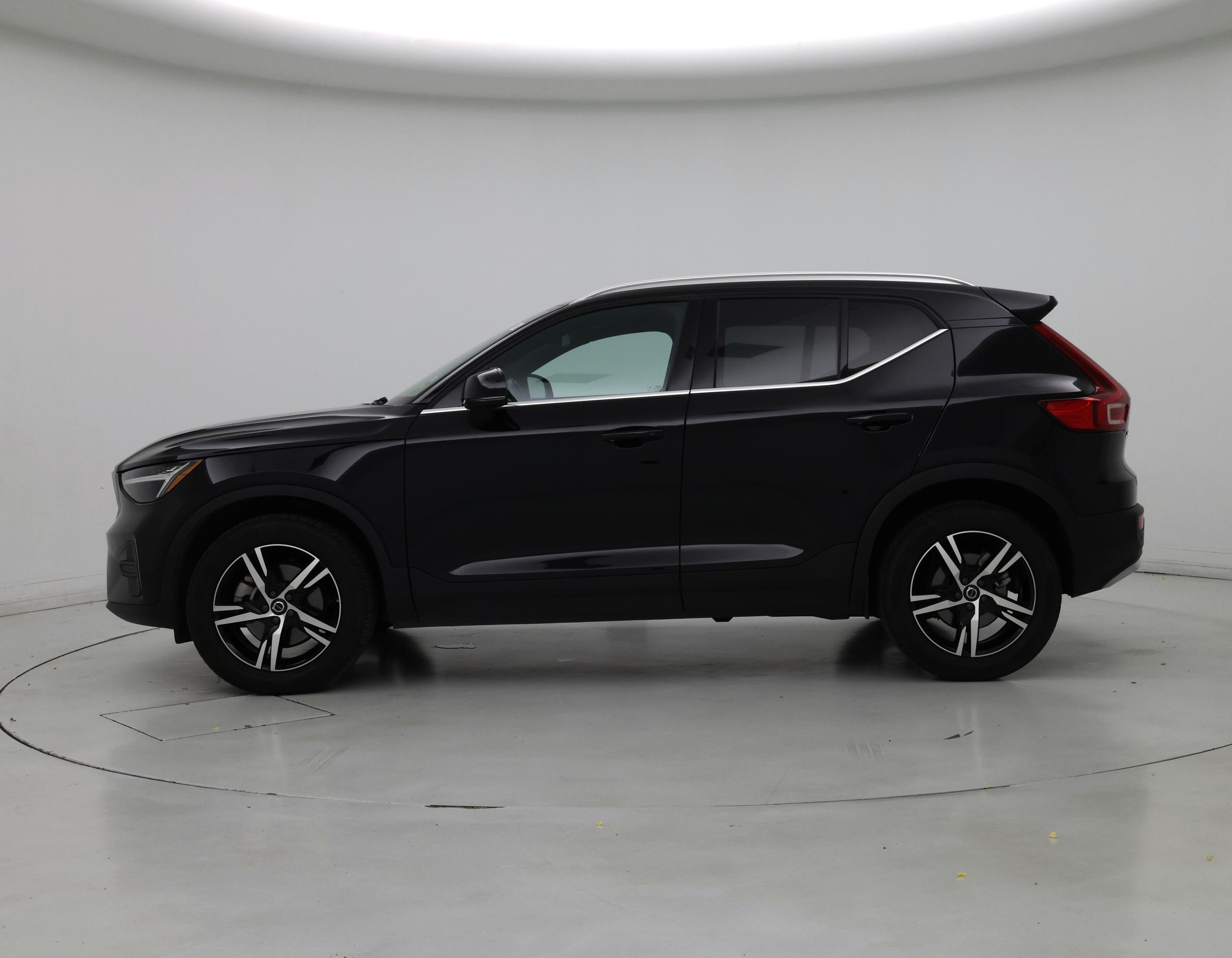 Thumbnail: 2025 Volvo XC40 - 3