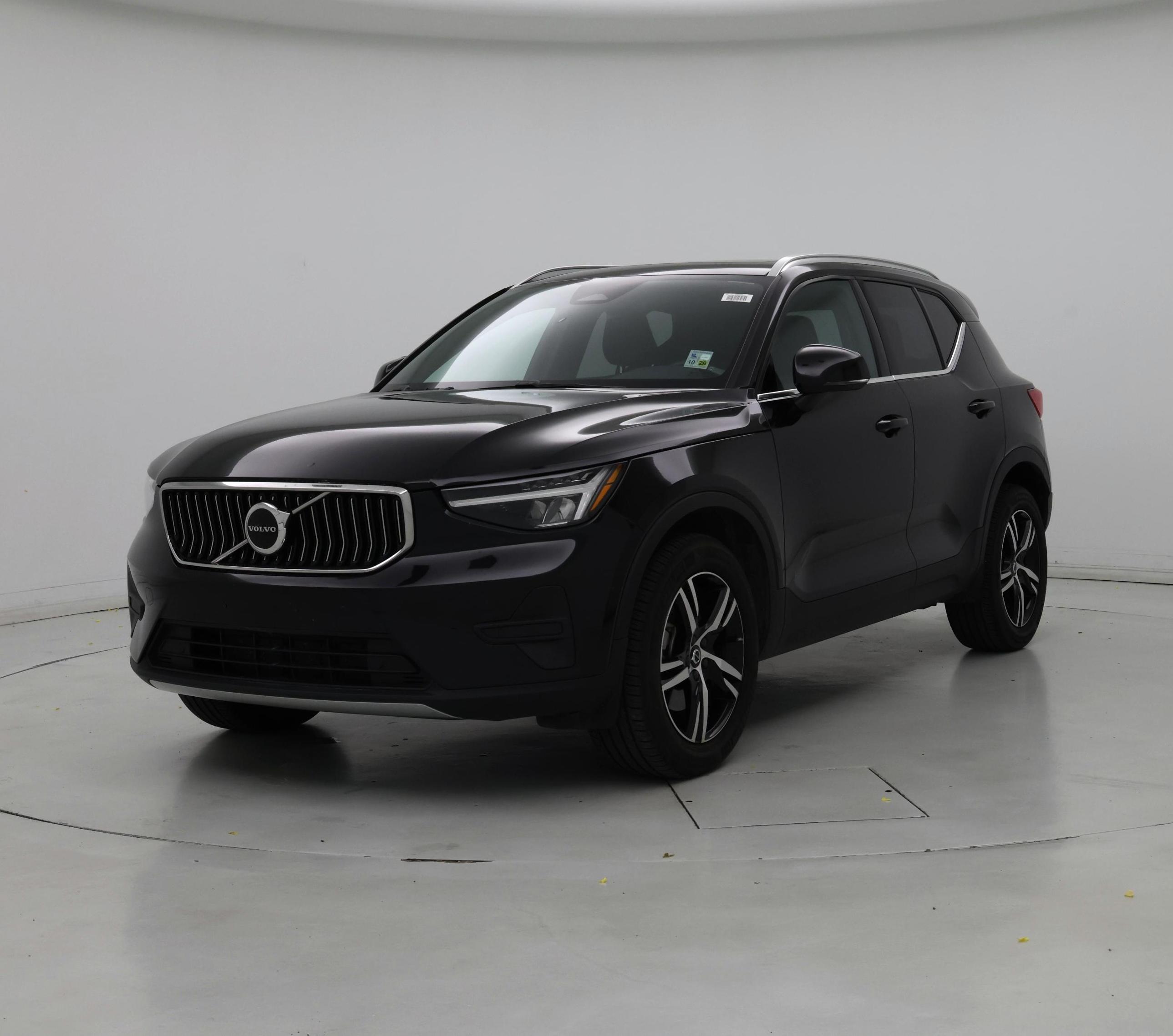 Thumbnail: 2025 Volvo XC40 - 4