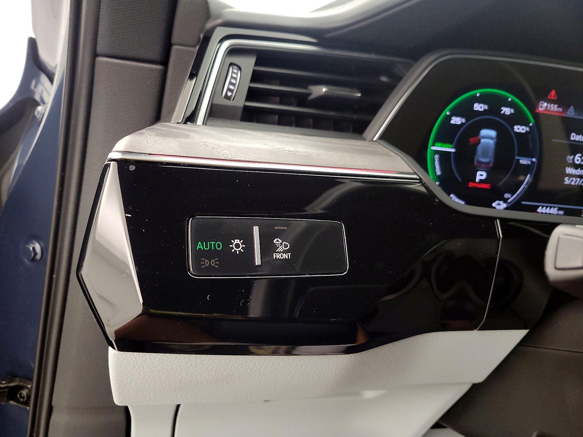 Thumbnail: 2020 Audi e-tron S - 13