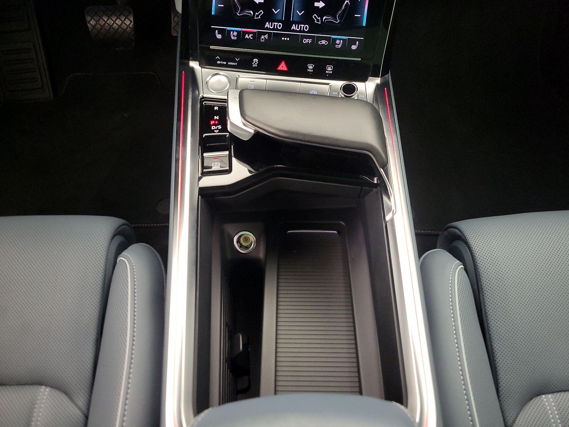 Thumbnail: 2020 Audi e-tron S - 18