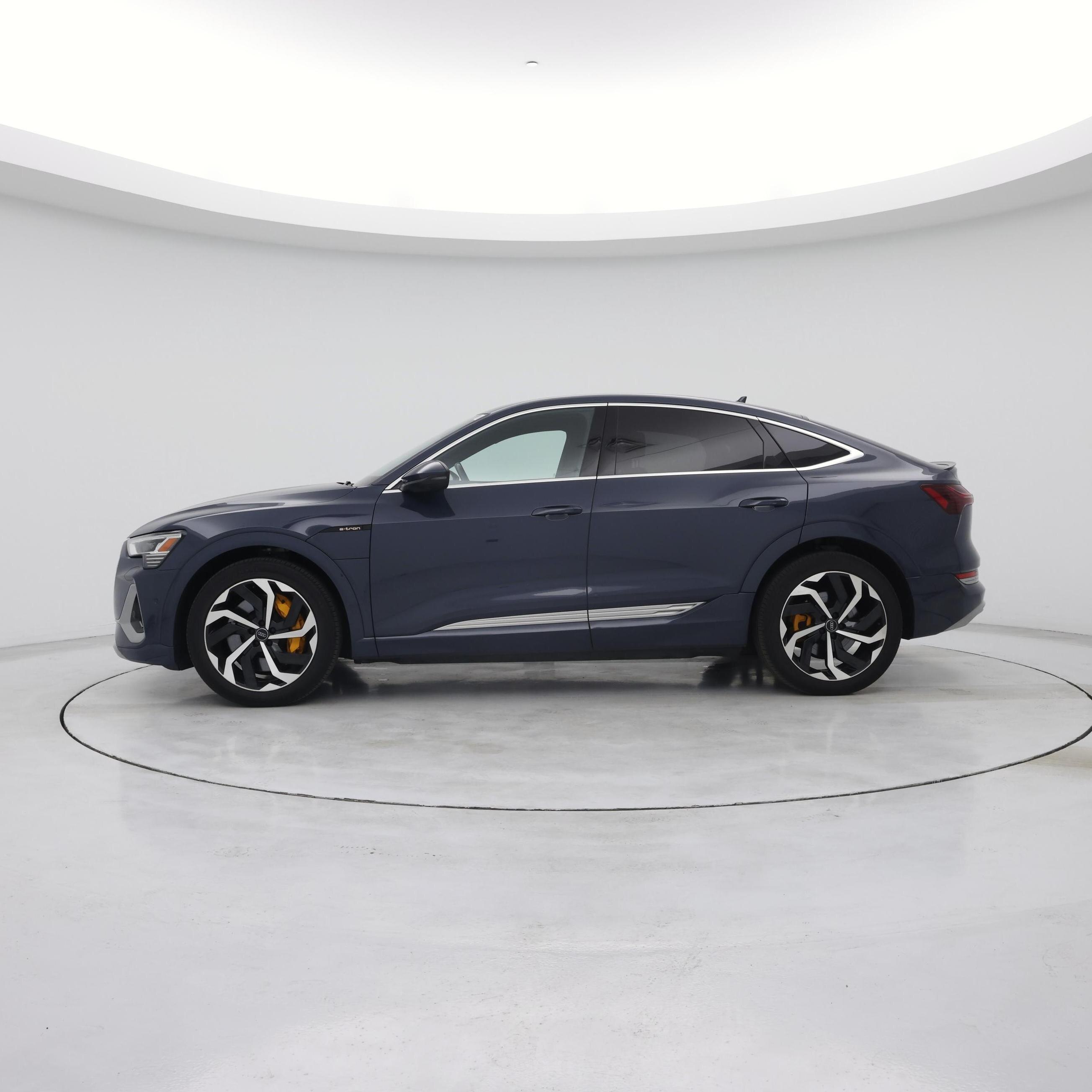 Thumbnail: 2020 Audi e-tron S - 3