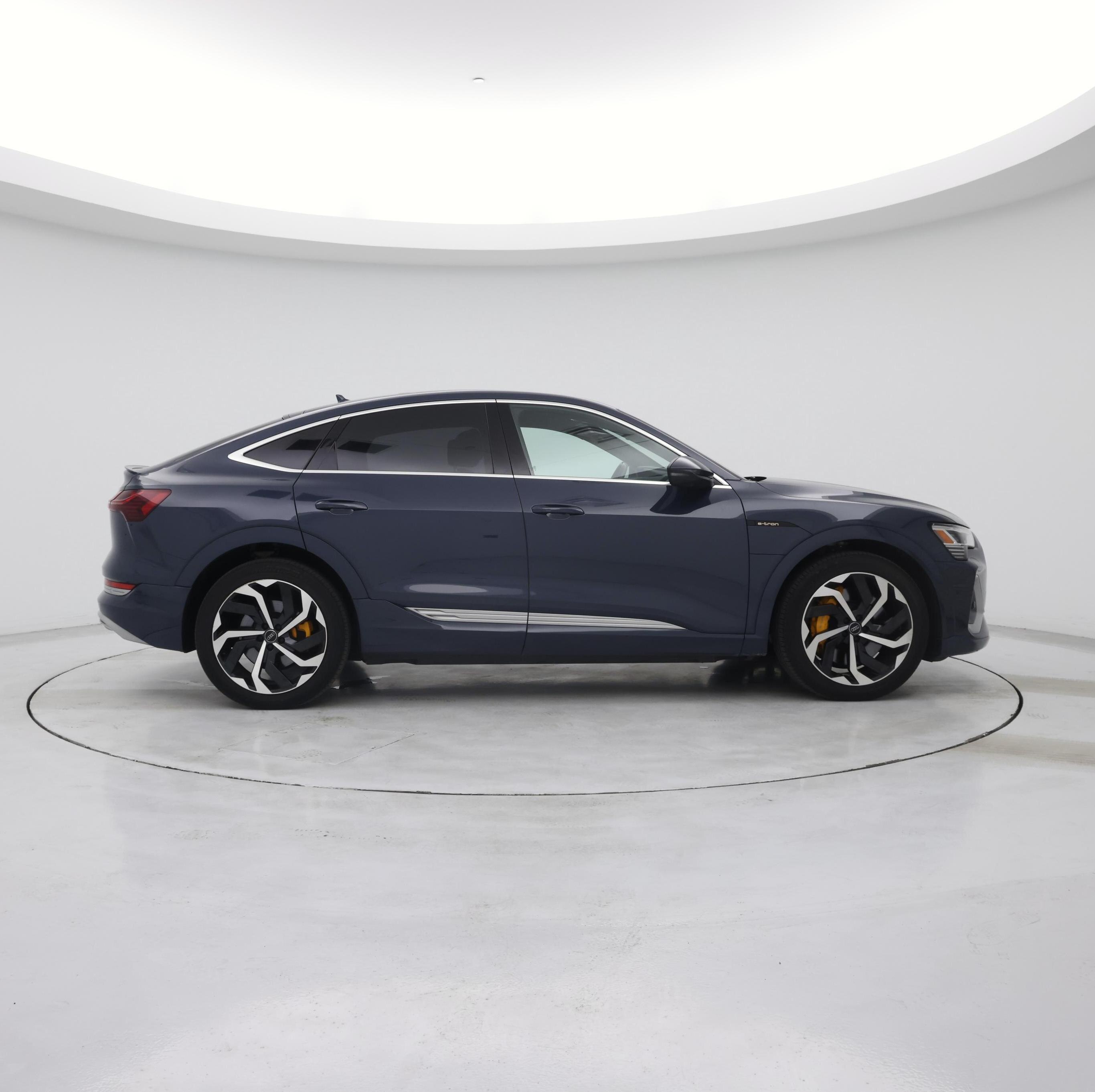 Thumbnail: 2020 Audi e-tron S - 7