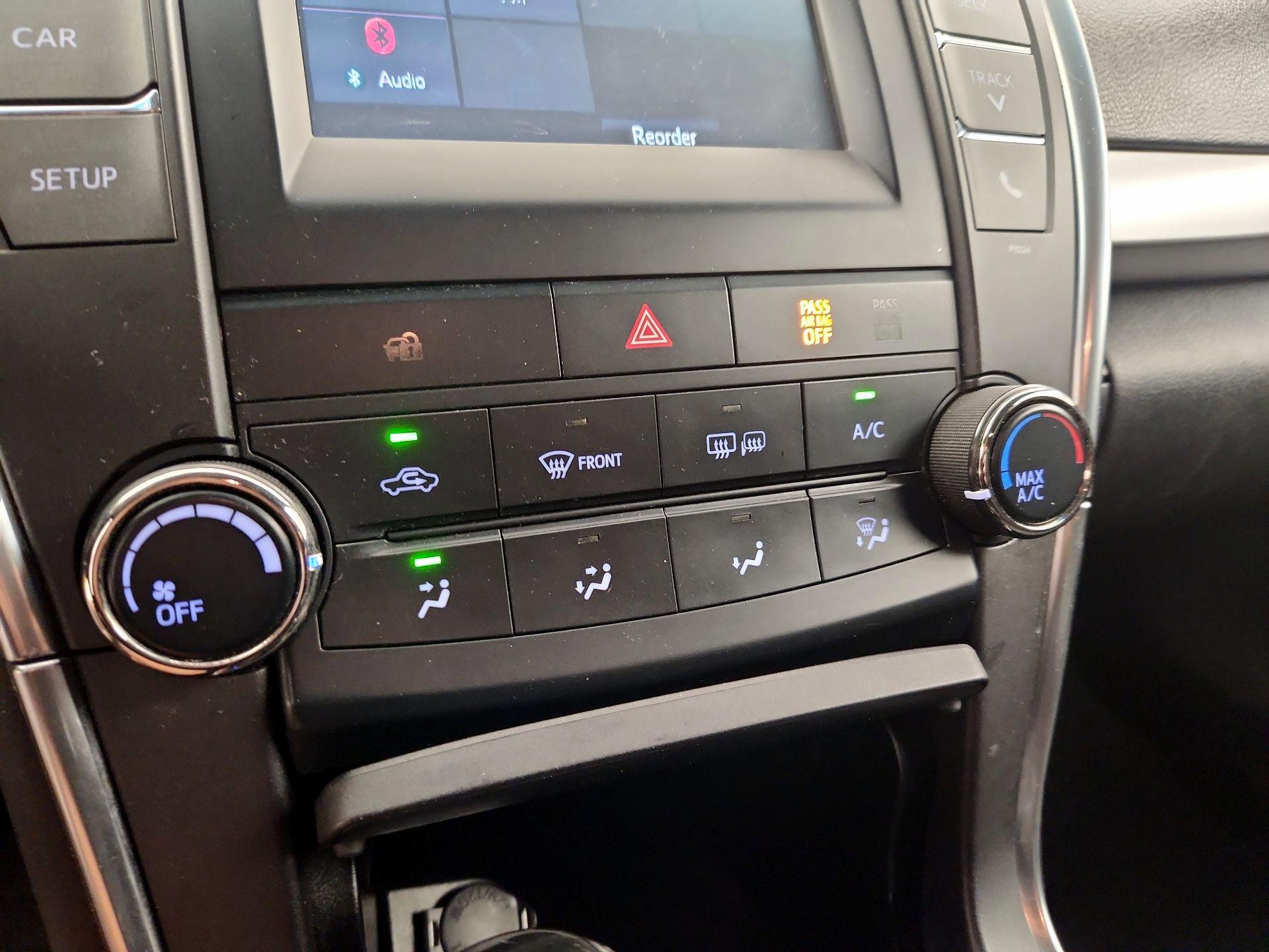 Thumbnail: 2016 Toyota Camry - 15