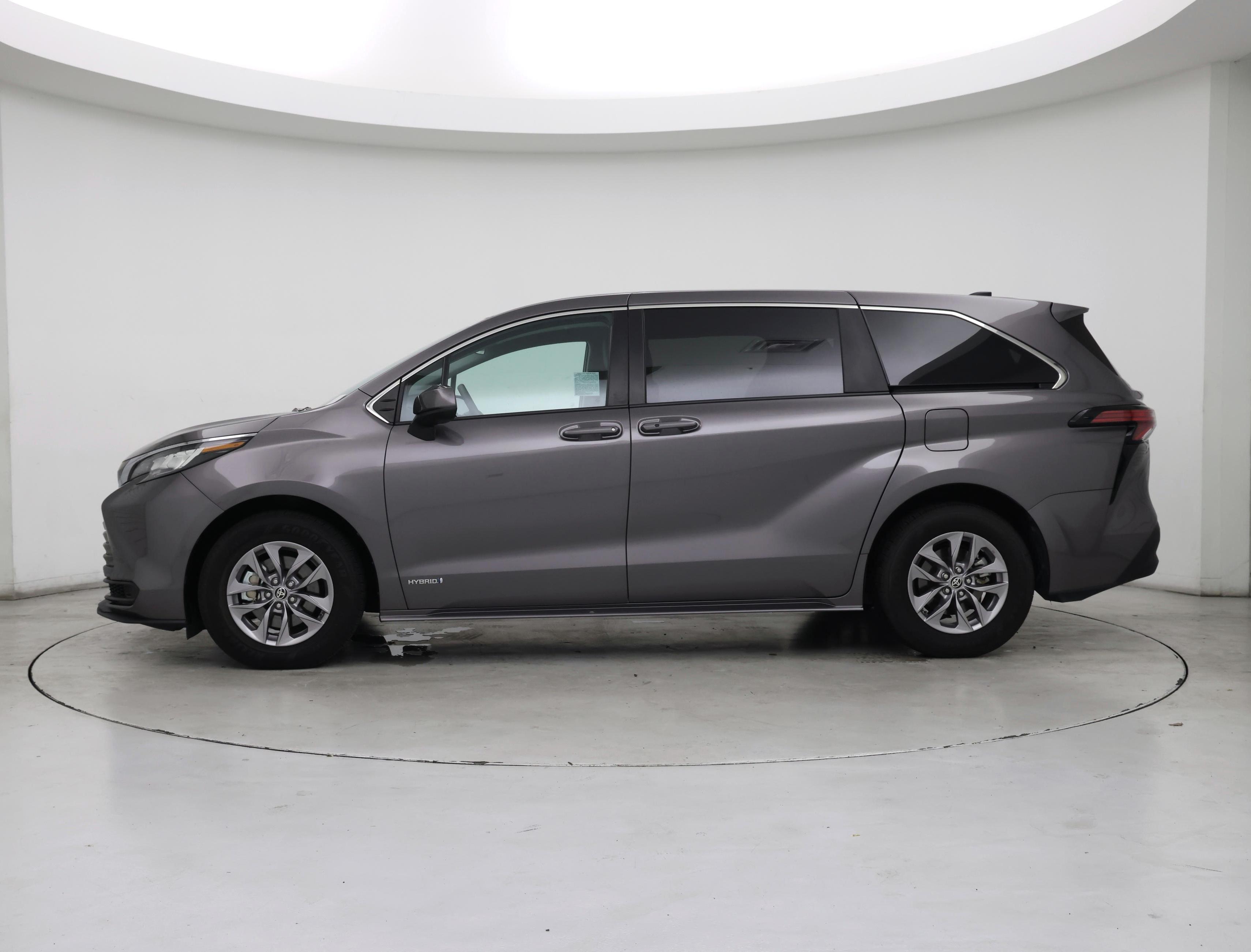 Thumbnail: 2021 Toyota Sienna - 3