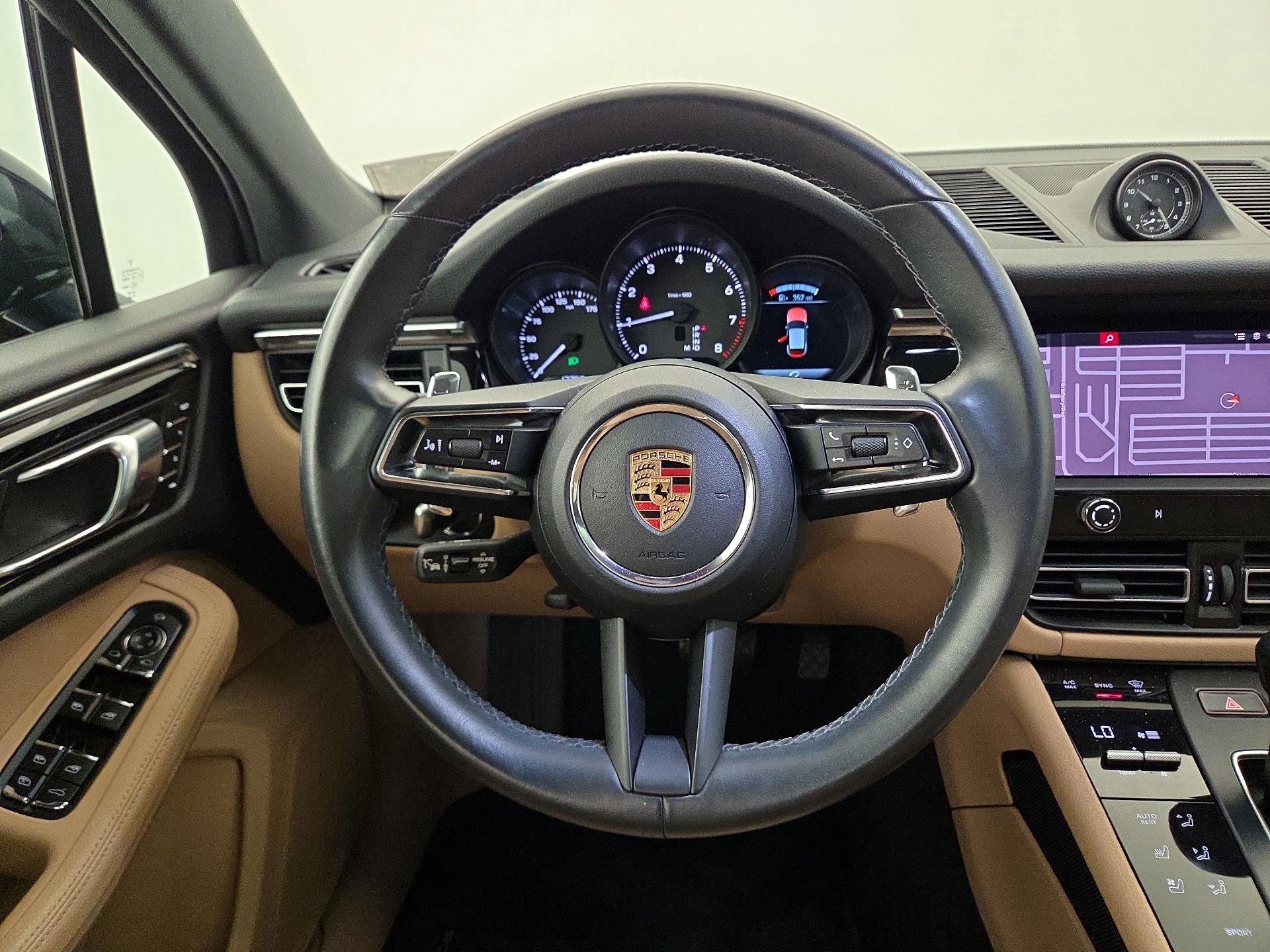 Thumbnail: 2023 Porsche Macan - 10