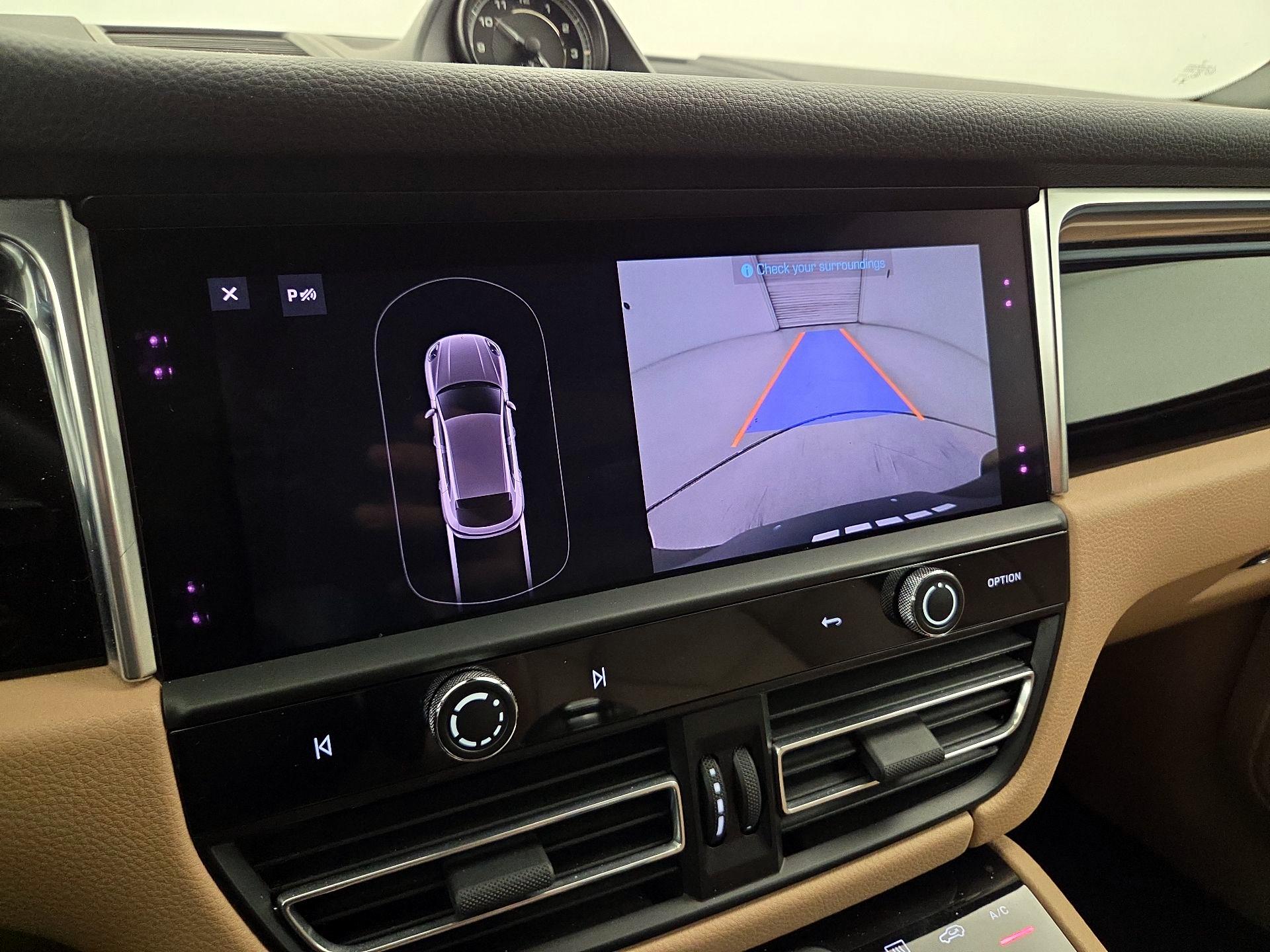 Thumbnail: 2023 Porsche Macan - 15