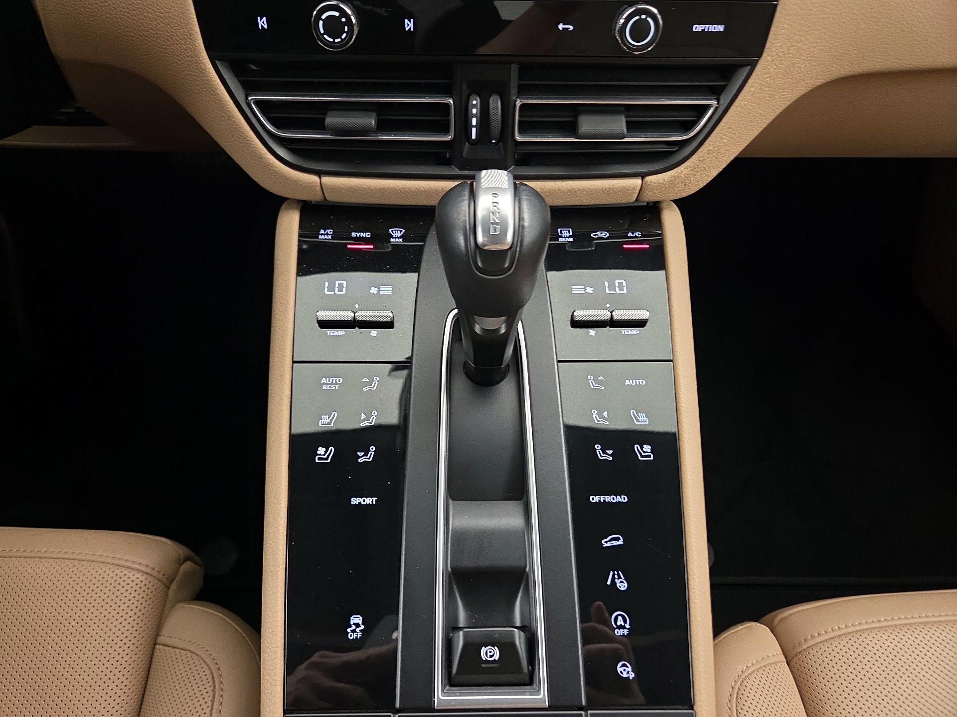 Thumbnail: 2023 Porsche Macan - 18