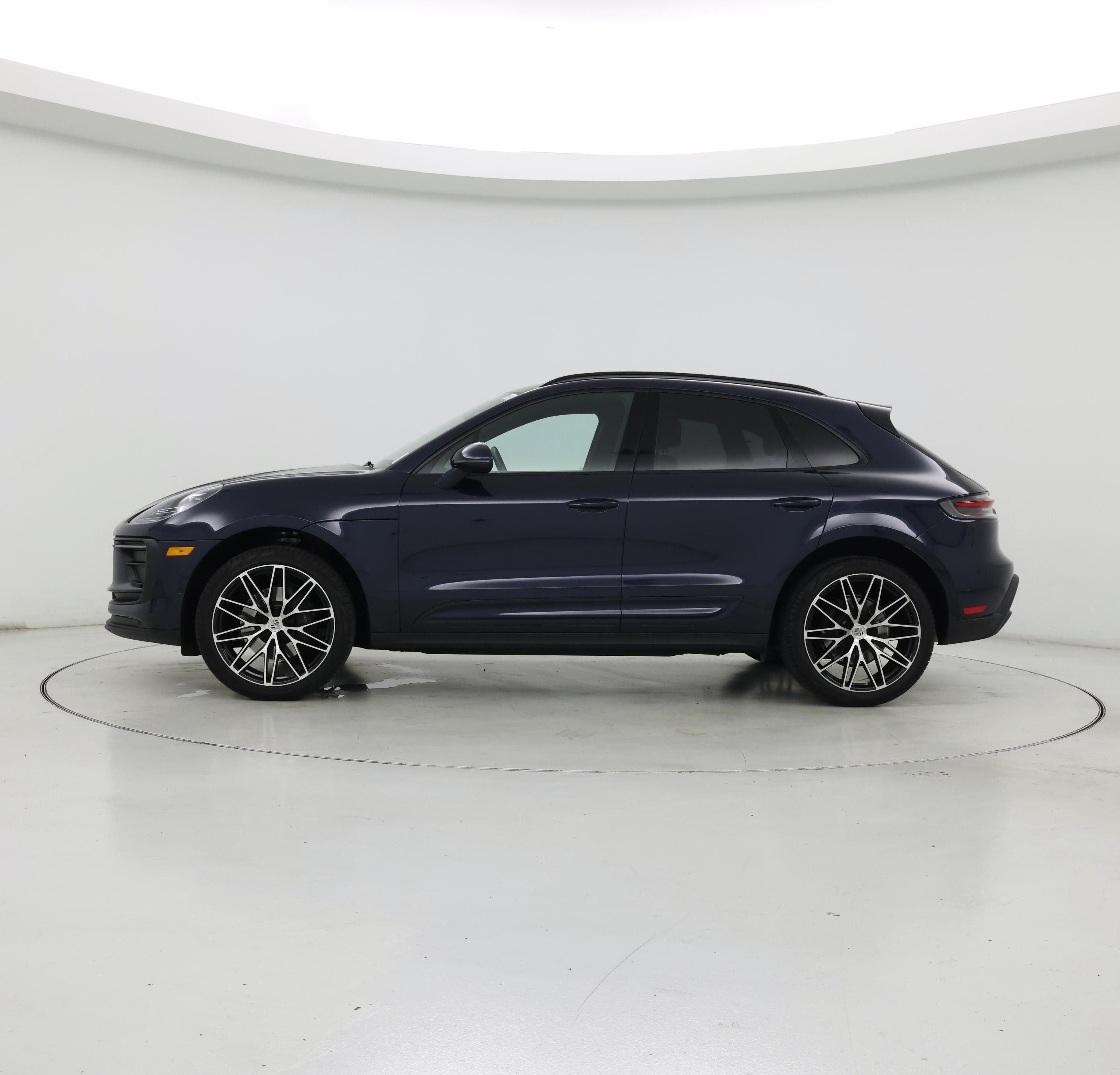 Thumbnail: 2023 Porsche Macan - 3