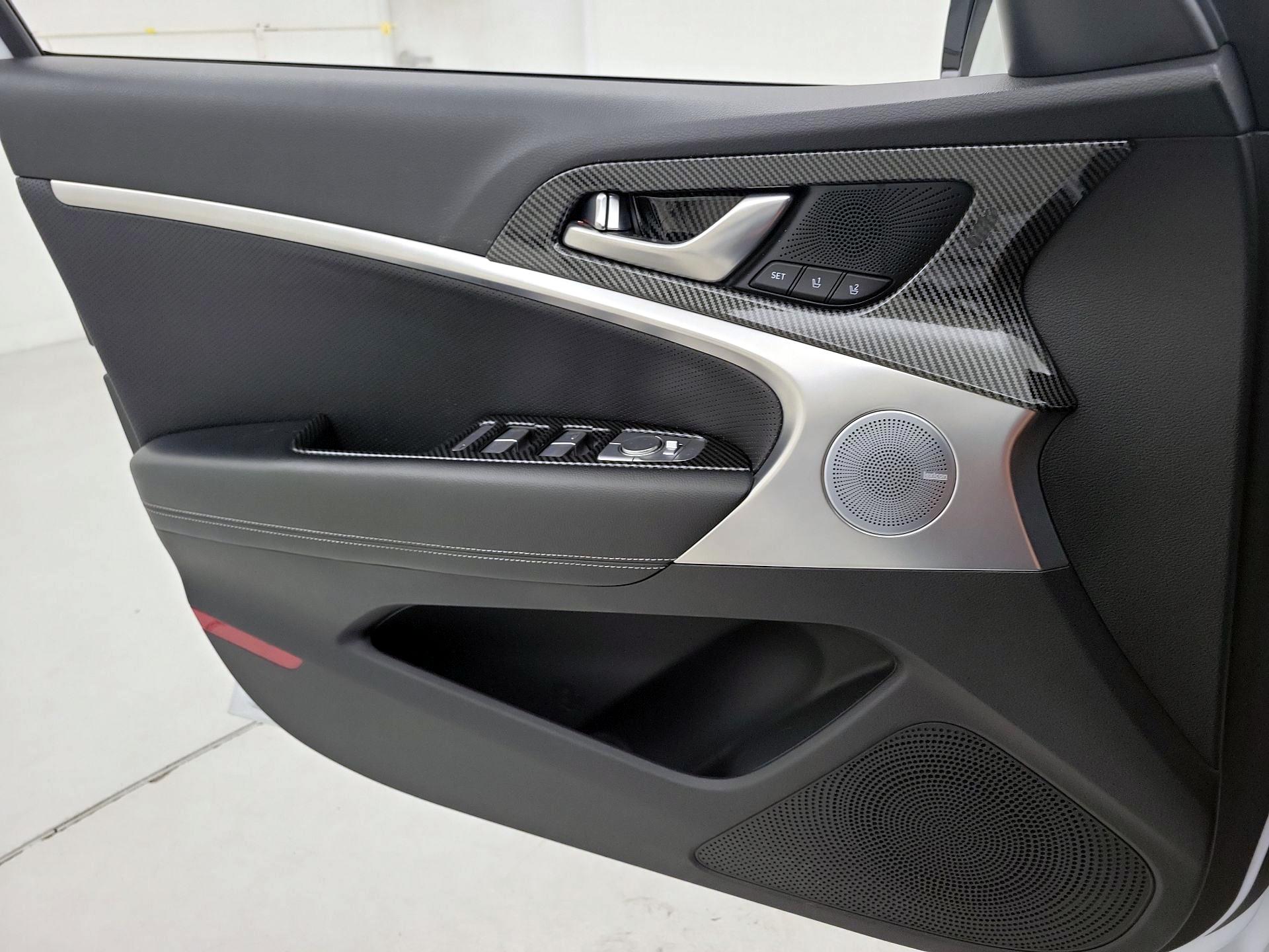Thumbnail: 2019 Genesis G70 - 12