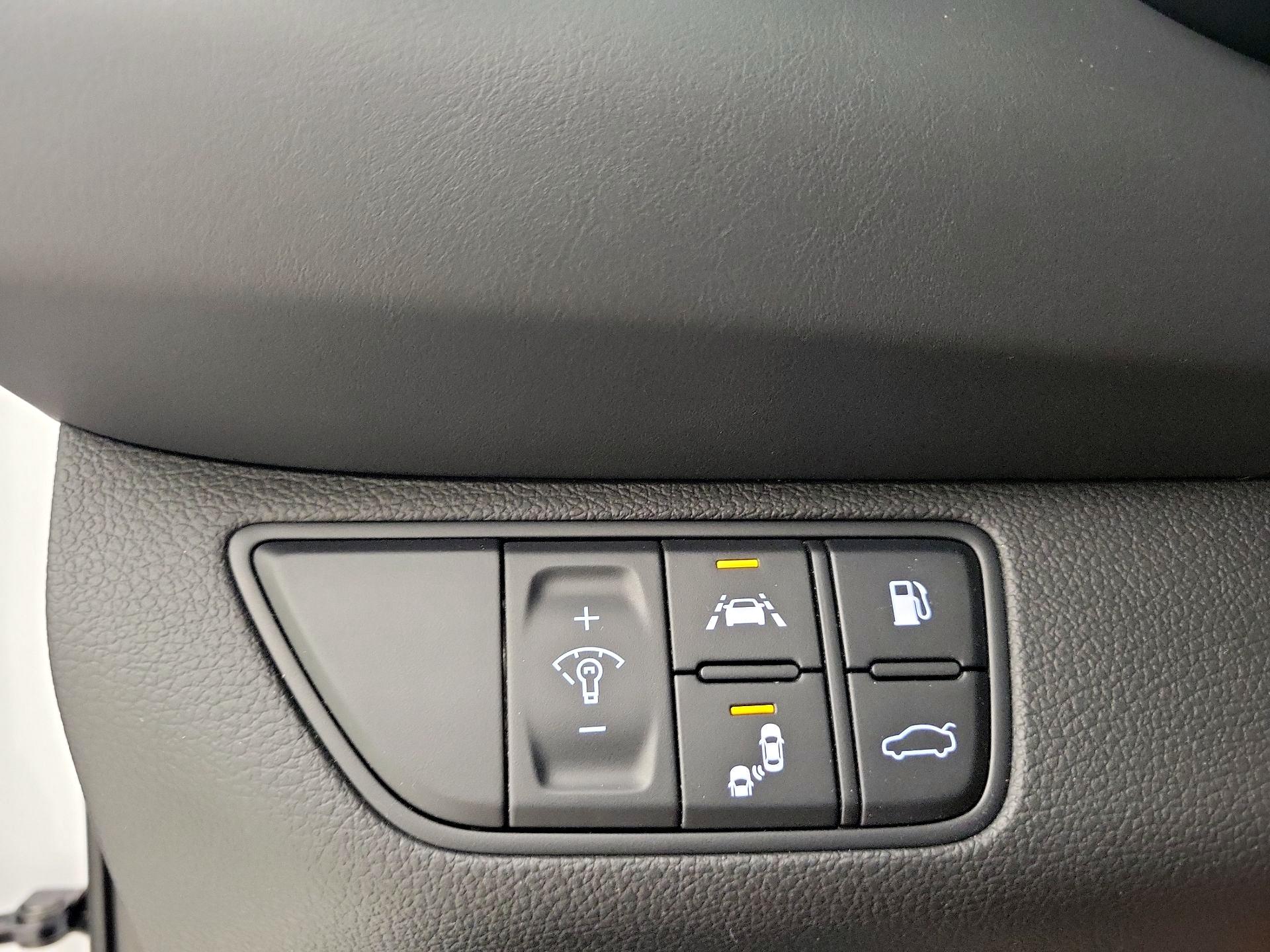 Thumbnail: 2019 Genesis G70 - 13